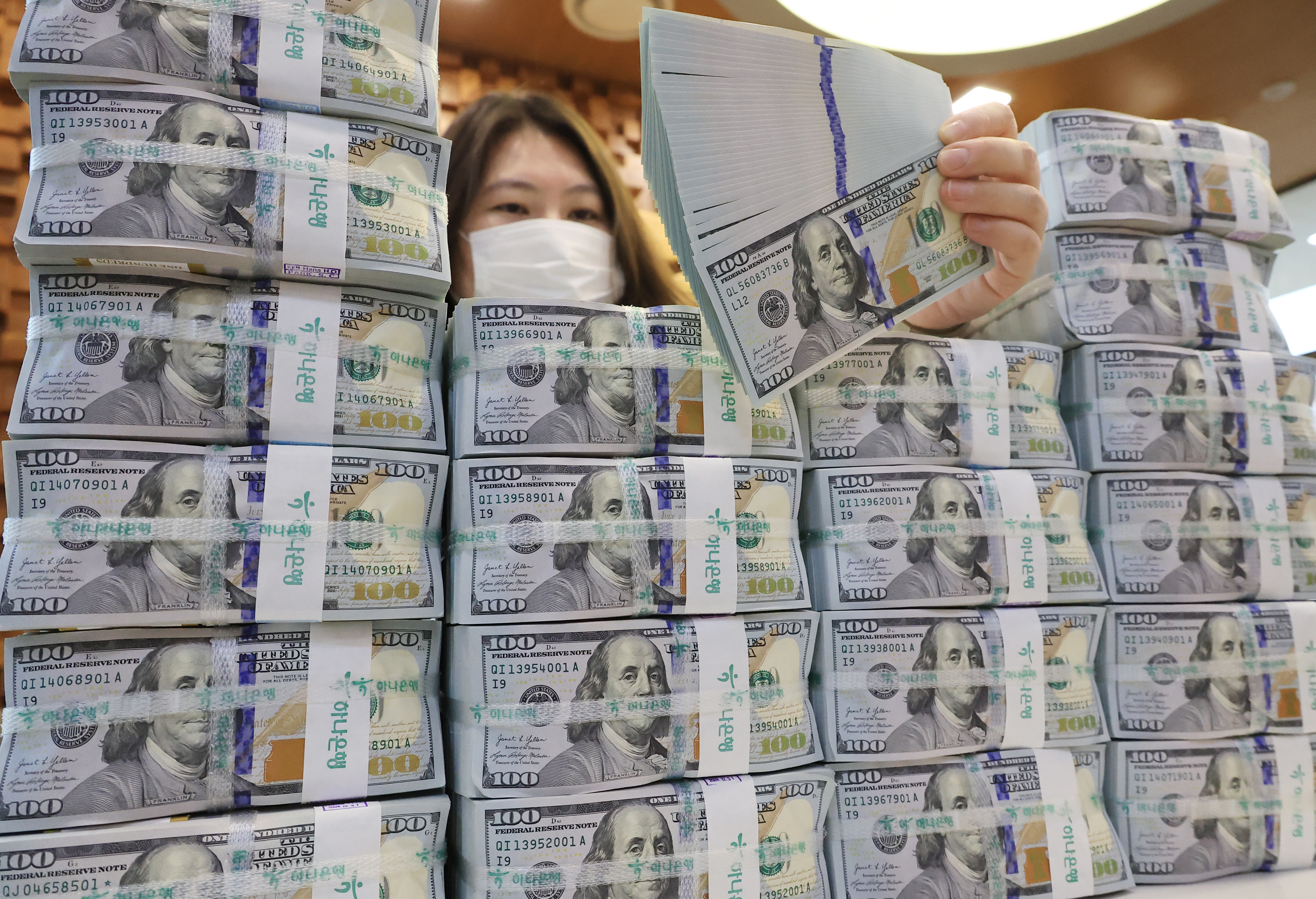 소폭 상승한 원·달러 환율… 1458.0원에 마감 - 조선비즈