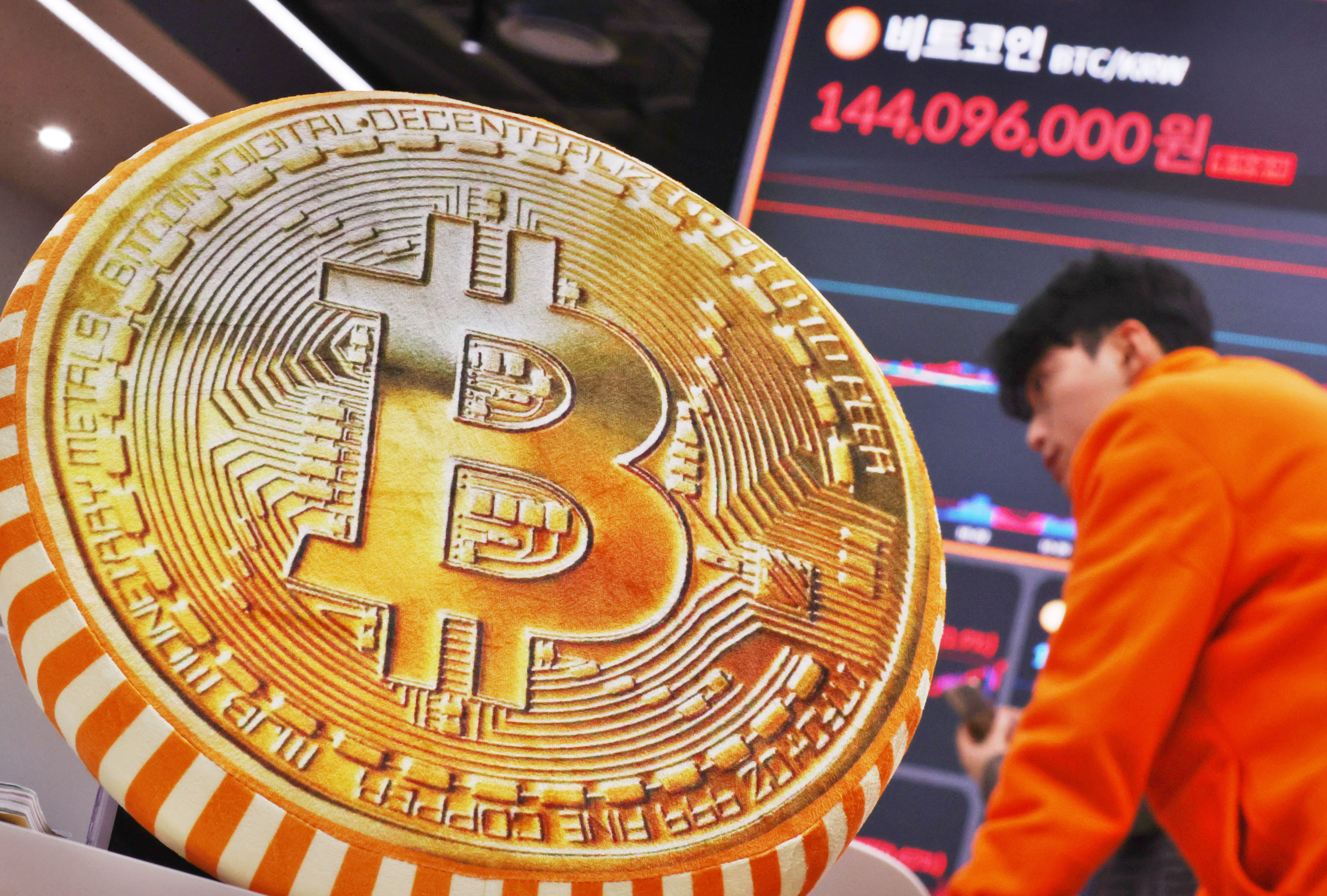 알트코인, 한때 20% 이상 폭락… 비트코인도 다시 10만 달러 밑으로 - 조선비즈