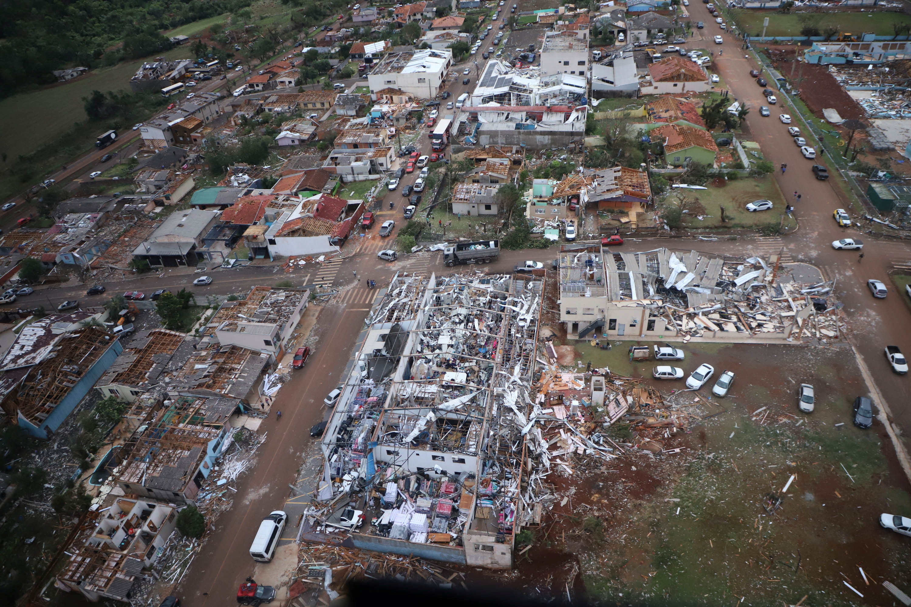 ブラジル南部で竜巻が住宅や施設を襲い6人死亡600人負傷 - ChosunBiz