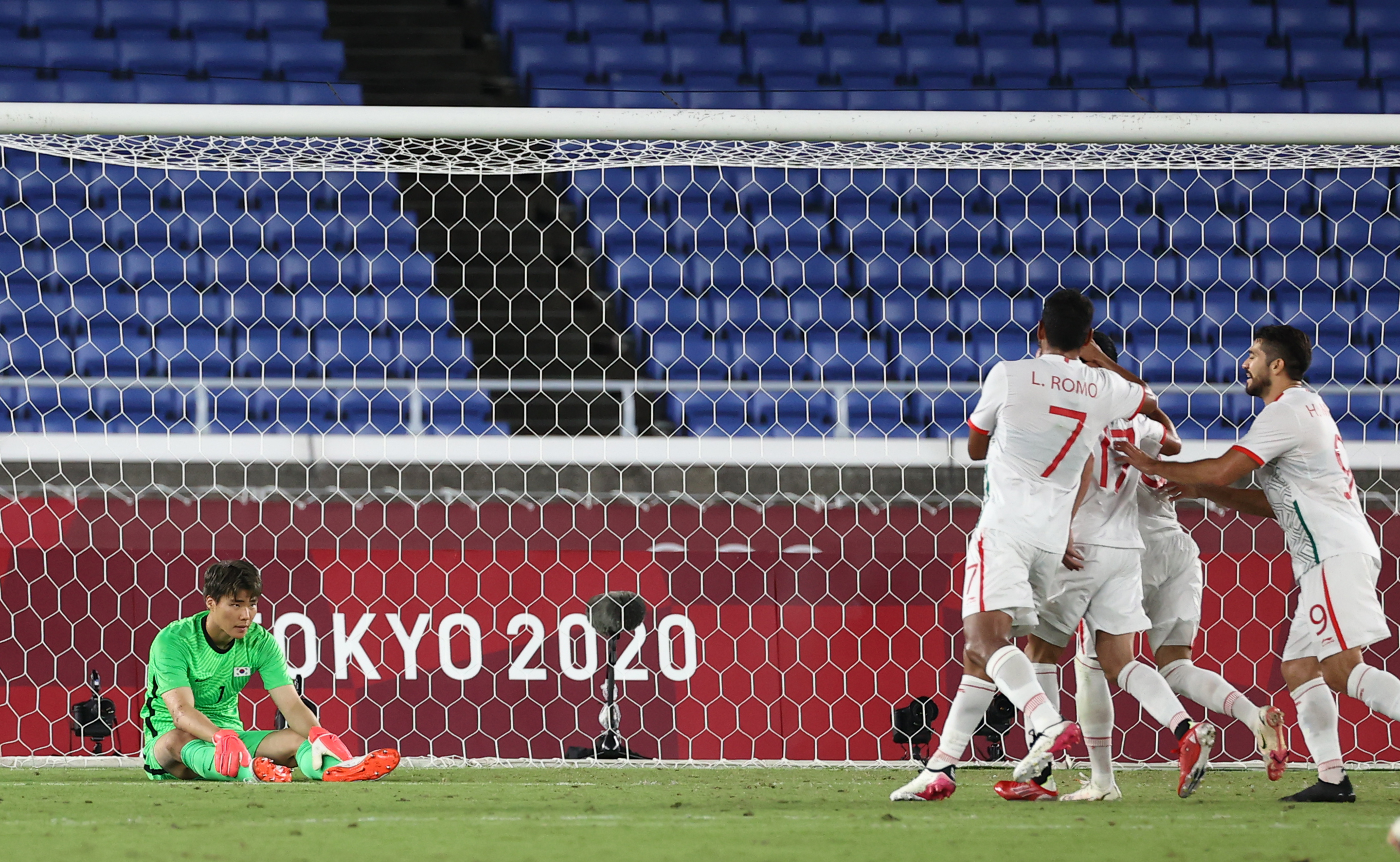 수비 무너진 한국 축구, 8강서 탈락… 멕시코에 3-6 완패(종합) - 조선비즈