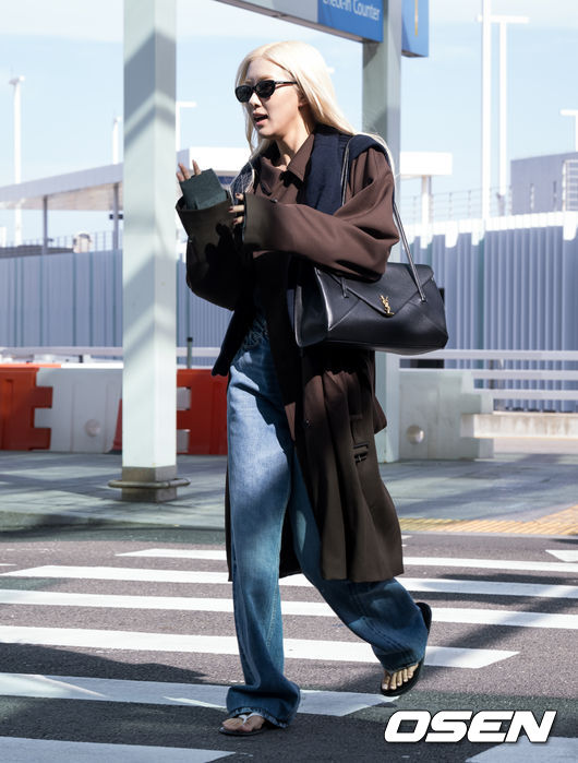 Photo] Rosé shows flawless proportions even wearing flip-flops