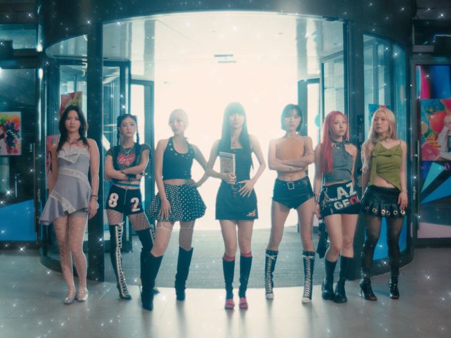 ICHILLIN reveals 'XL (Extra Love)' MV teaser ahead of 'Wild Cherry