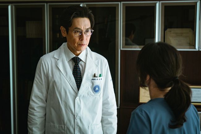 Seol Kyung-gu Takes on His First Doctor Role After 32 Years in 'Hyperknife'