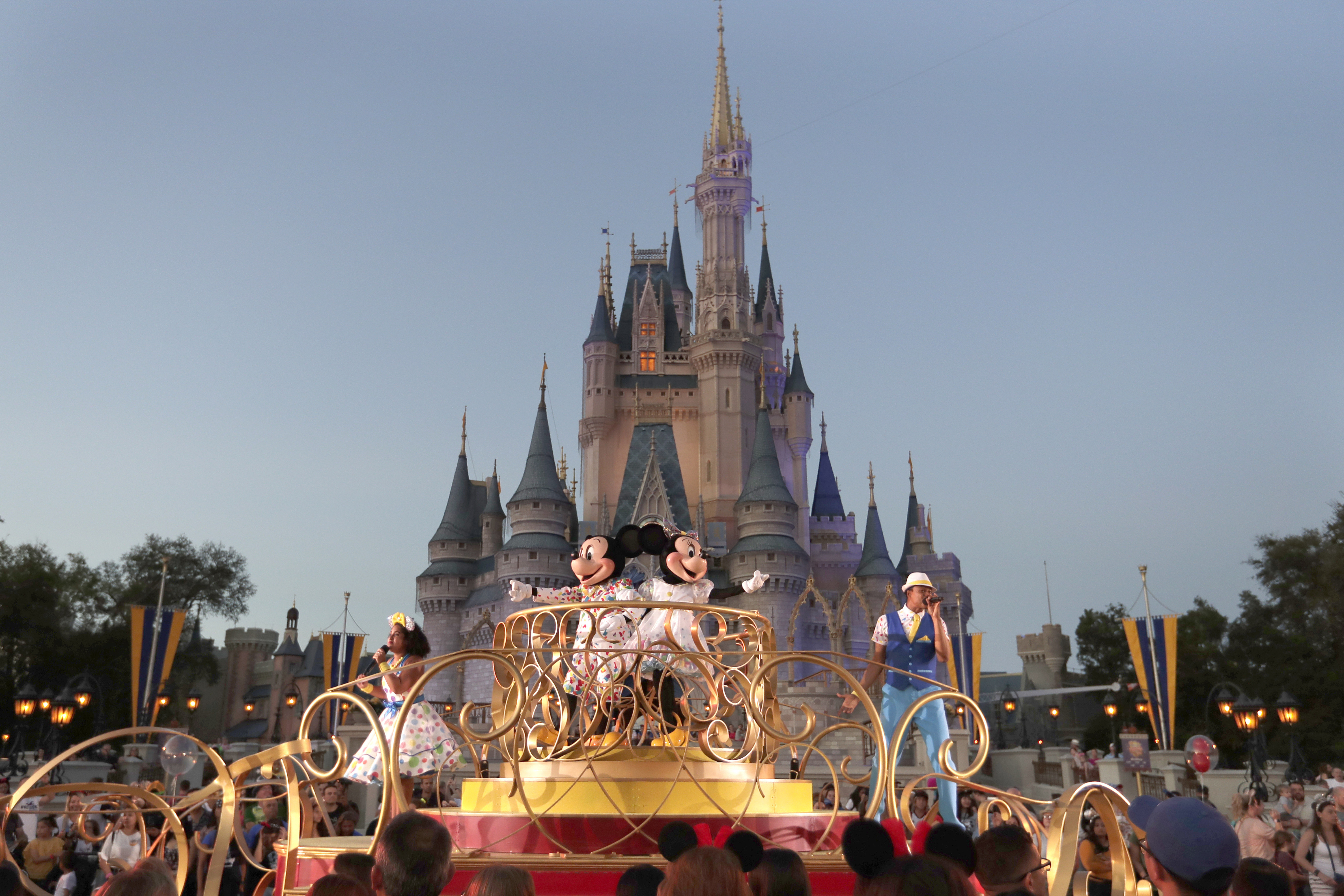 ディズニー値下げで来園者3％増 競合減少 - ChosunBiz