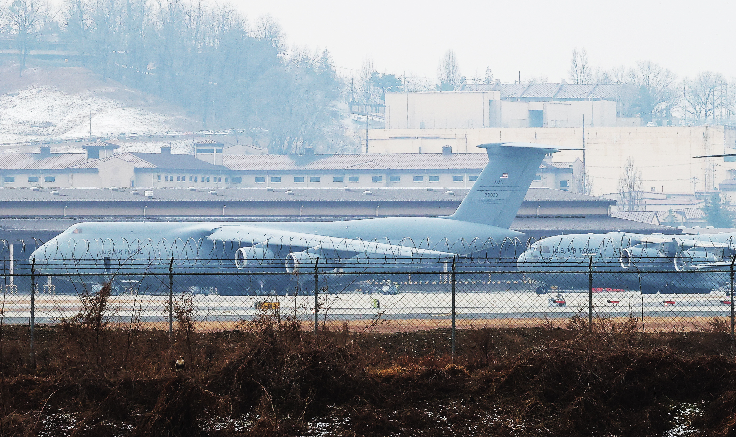 在韓米軍基地無断侵入で大進連3人拘束 - ChosunBiz