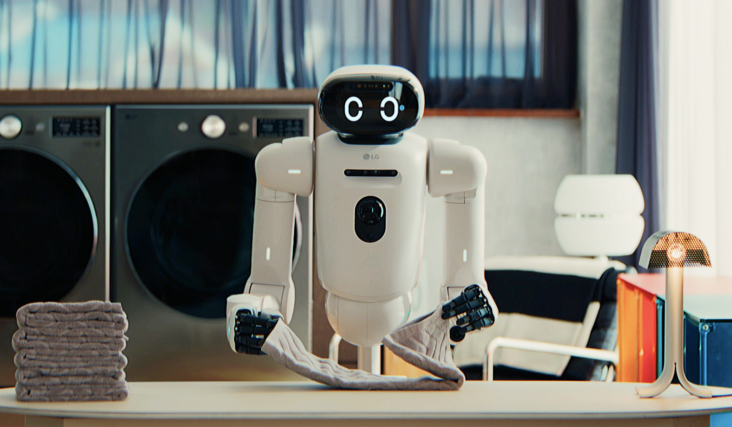 ロボット LG LGエレクトロニクスが人型ロボット「LGクロイド」公開し家事自動化を