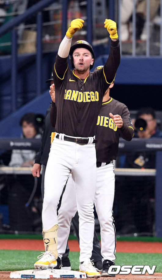 Jackson Merrill signs $135 million deal with San Diego