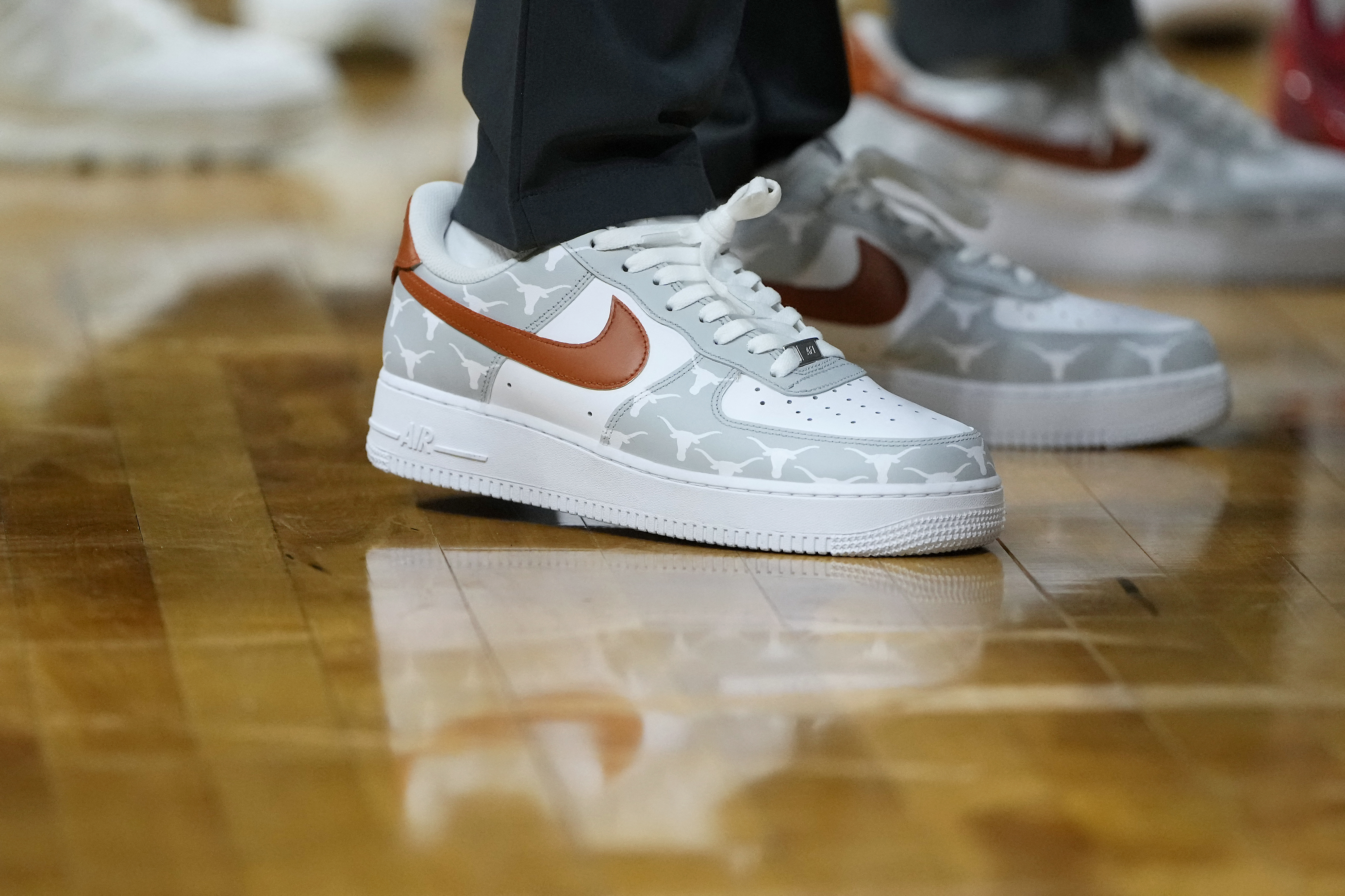 글로벌 스포츠 1위 다투는 나이키-아디다스의 정반대 실적...무엇이 희비 갈랐나 - 조선비즈