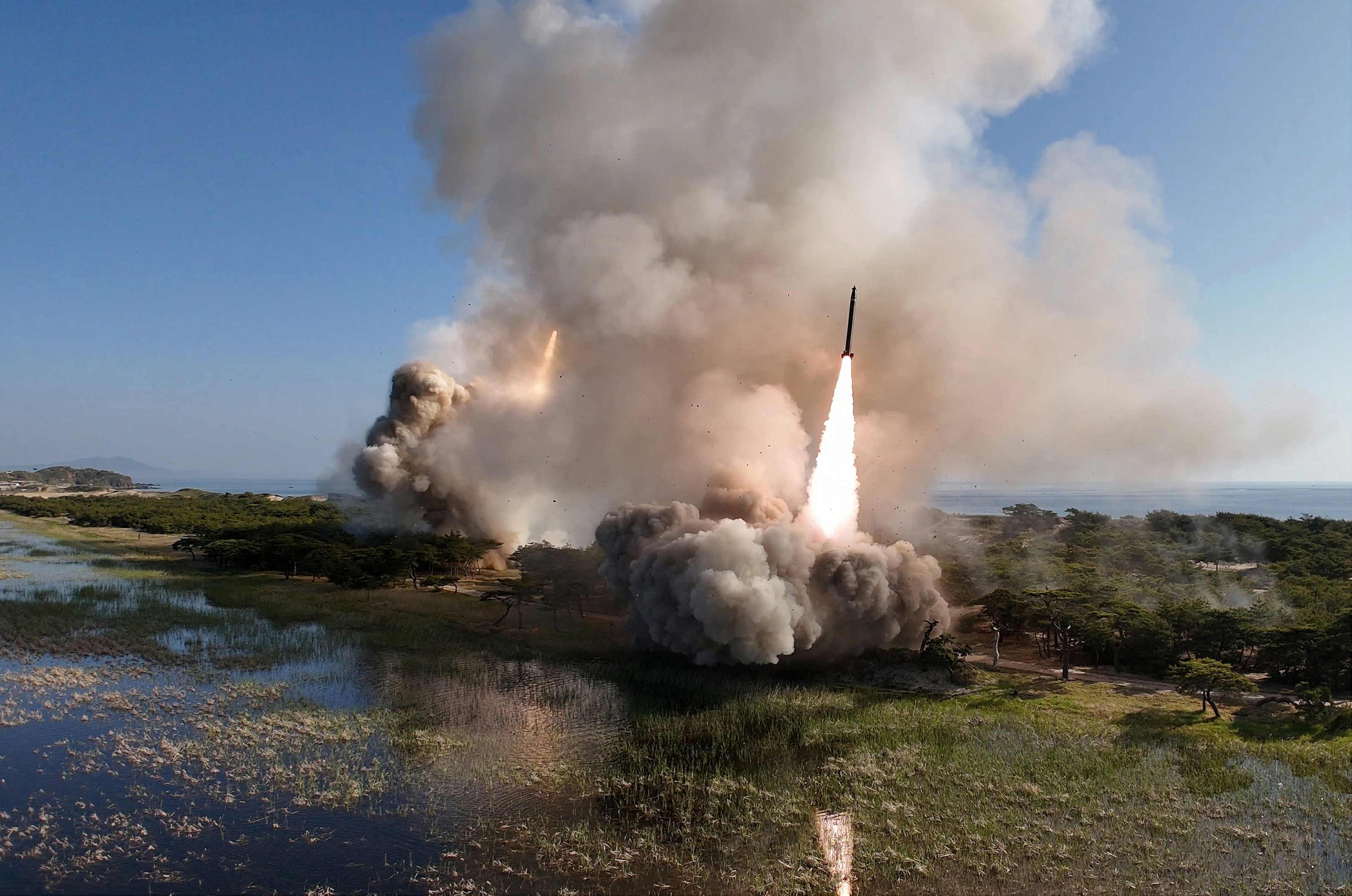 金正恩が放射砲工場視察 核搭載能力を誇示し砲兵革新を号令 - ChosunBiz