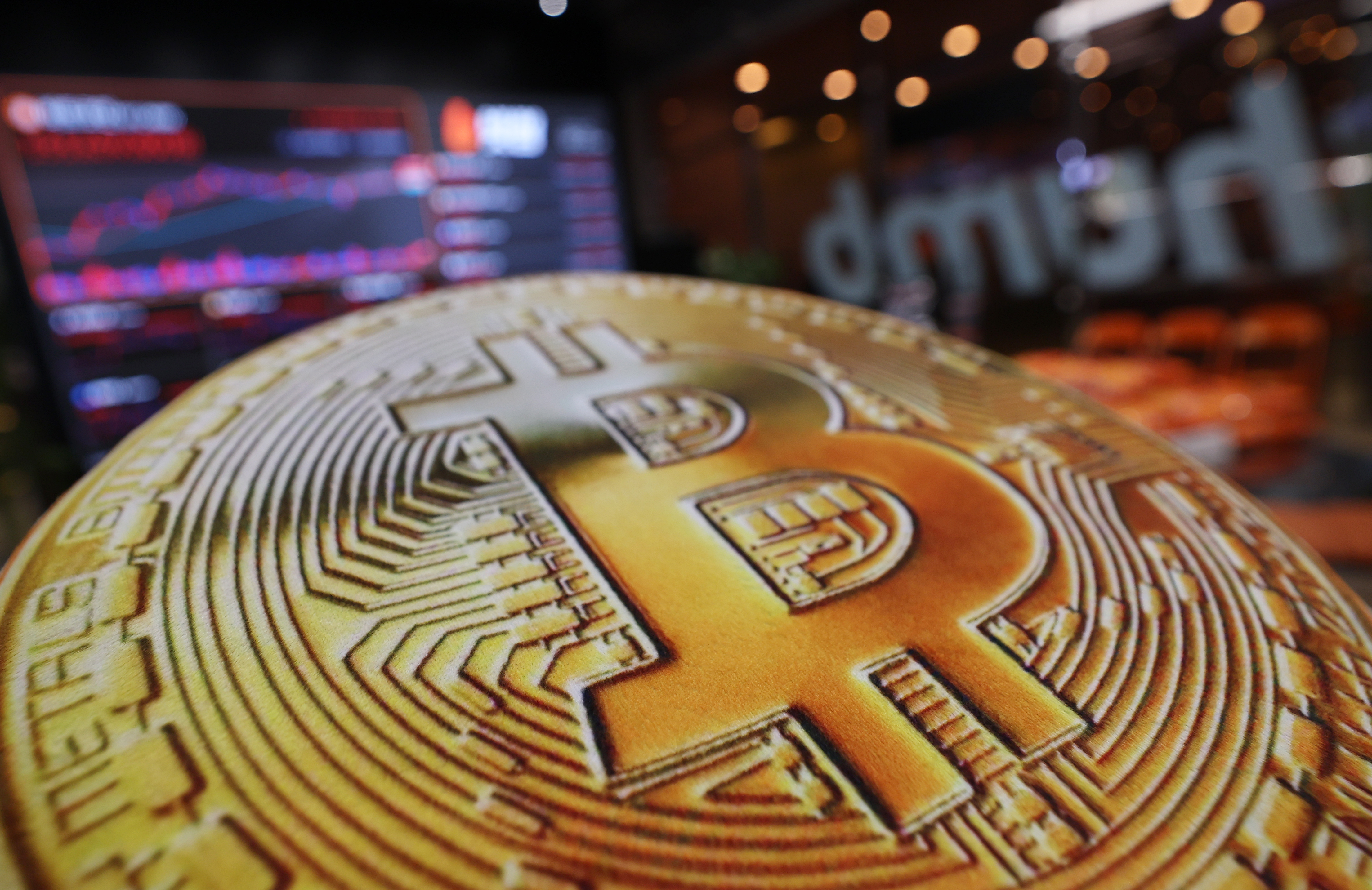 美 기술주와 함께 가상자산도 약세… 비트코인 1.77% 하락 - 조선비즈