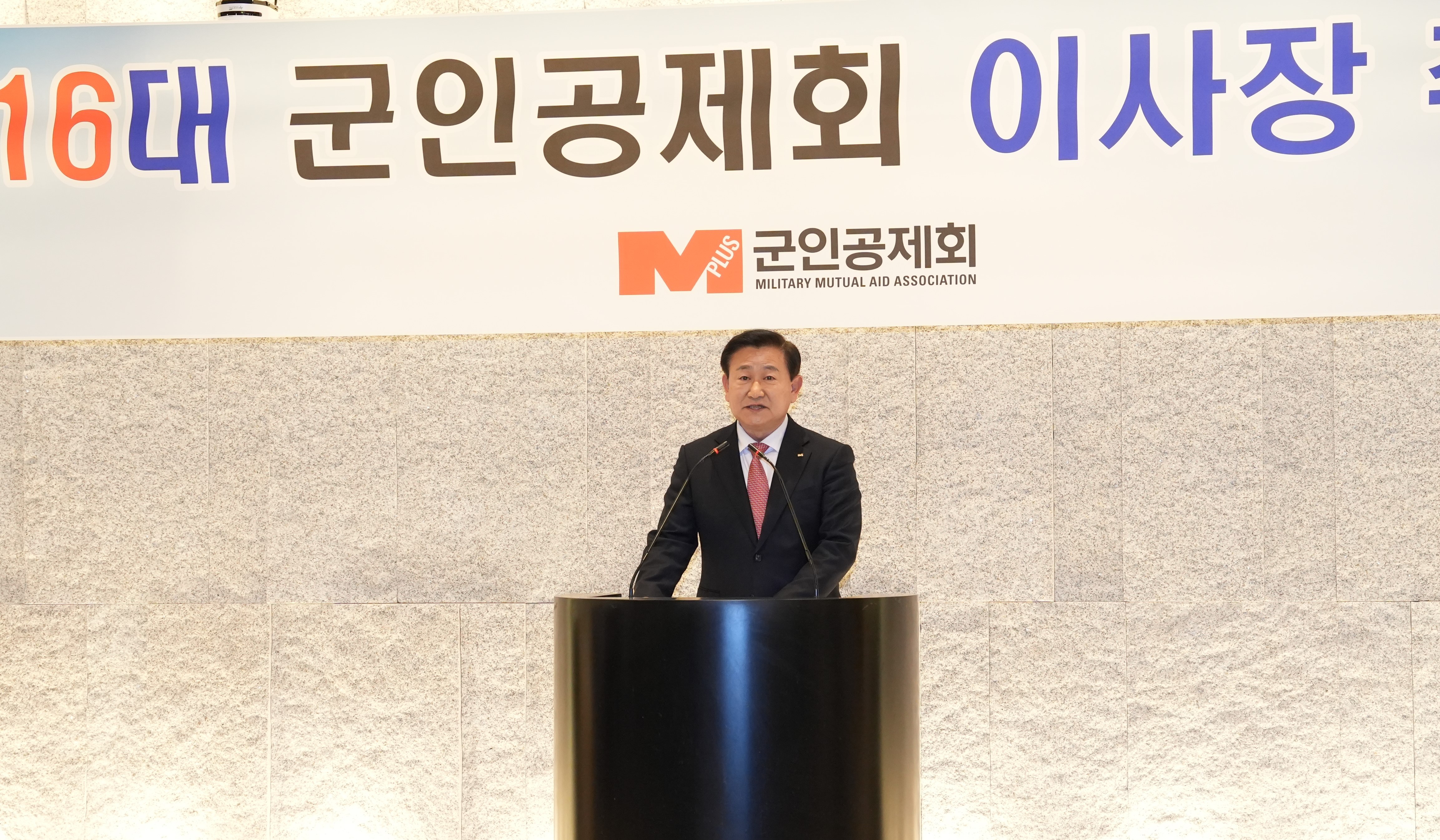 군인공제회, 2000억 규모 블라인드 펀드 운용사 18곳 선정 - 조선비즈