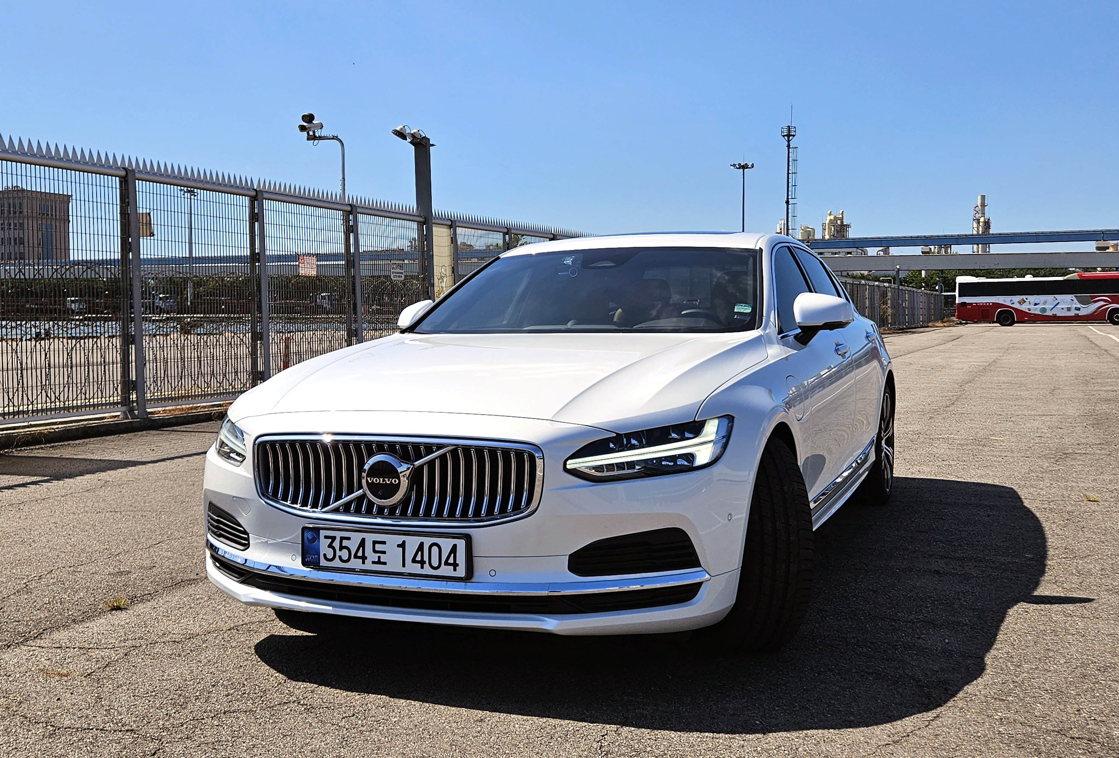 시승기] 부드러운 변속과 정교한 가감속… 볼보 S90 PHEV - 조선비즈