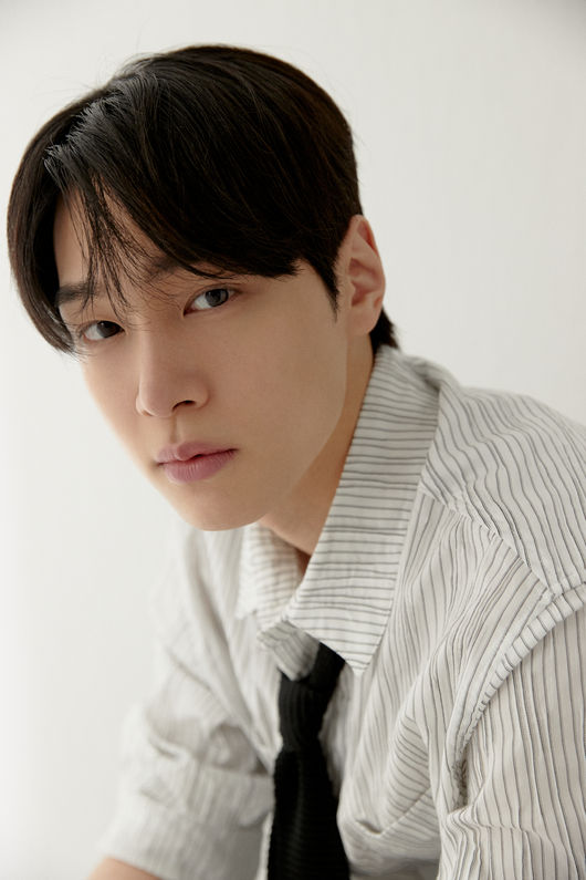 Kang Yoo-seok hopes for deeper romance in 'Resident Playbook' kiss
