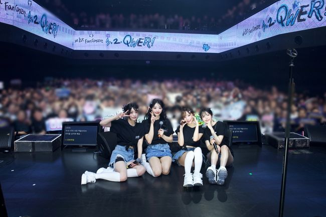 QWER holds first fan concert in Japan, showcases energetic band