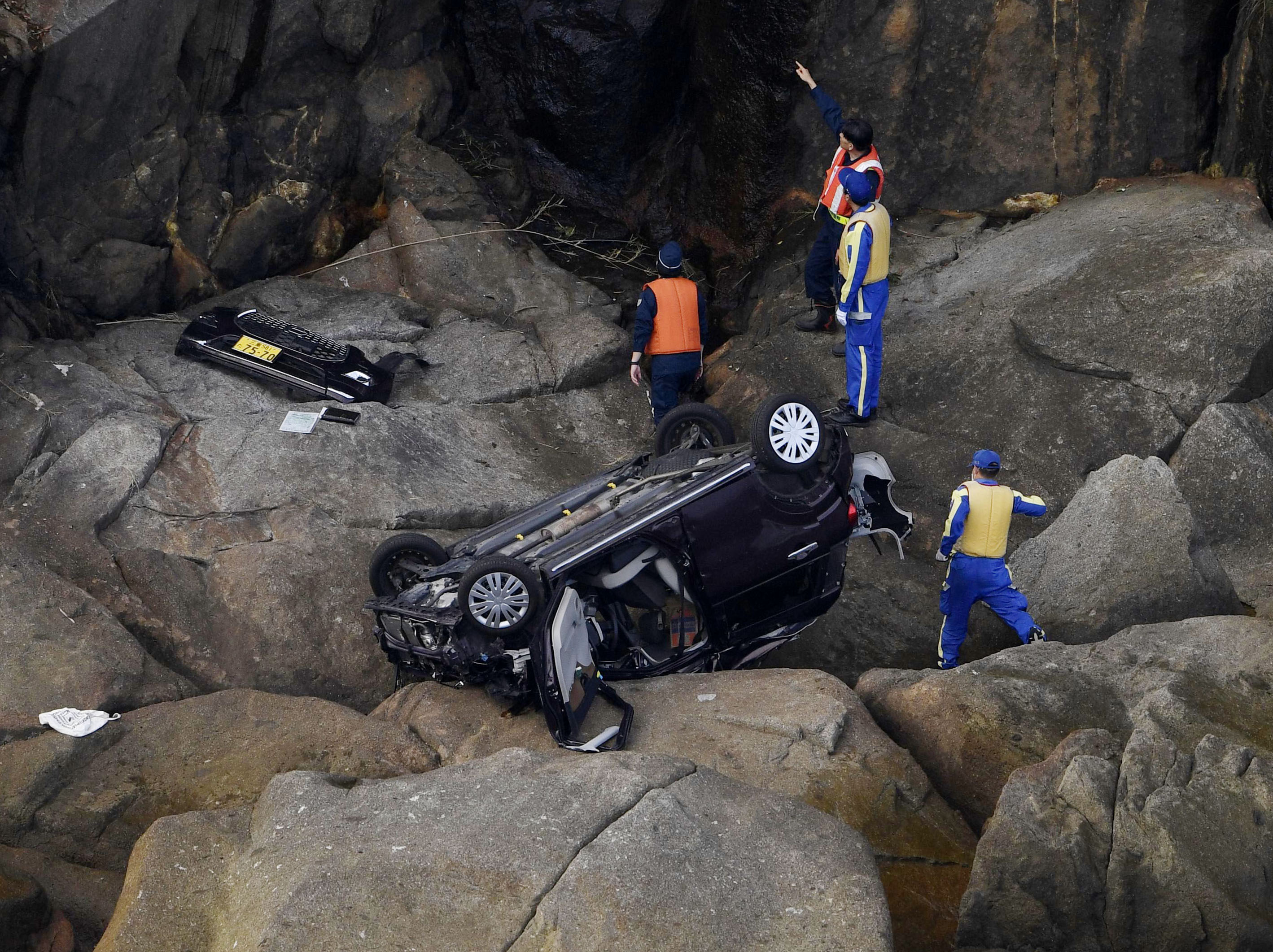 津波警報で車を移動中、国道から崖下に転落し58歳女性が死亡 三重