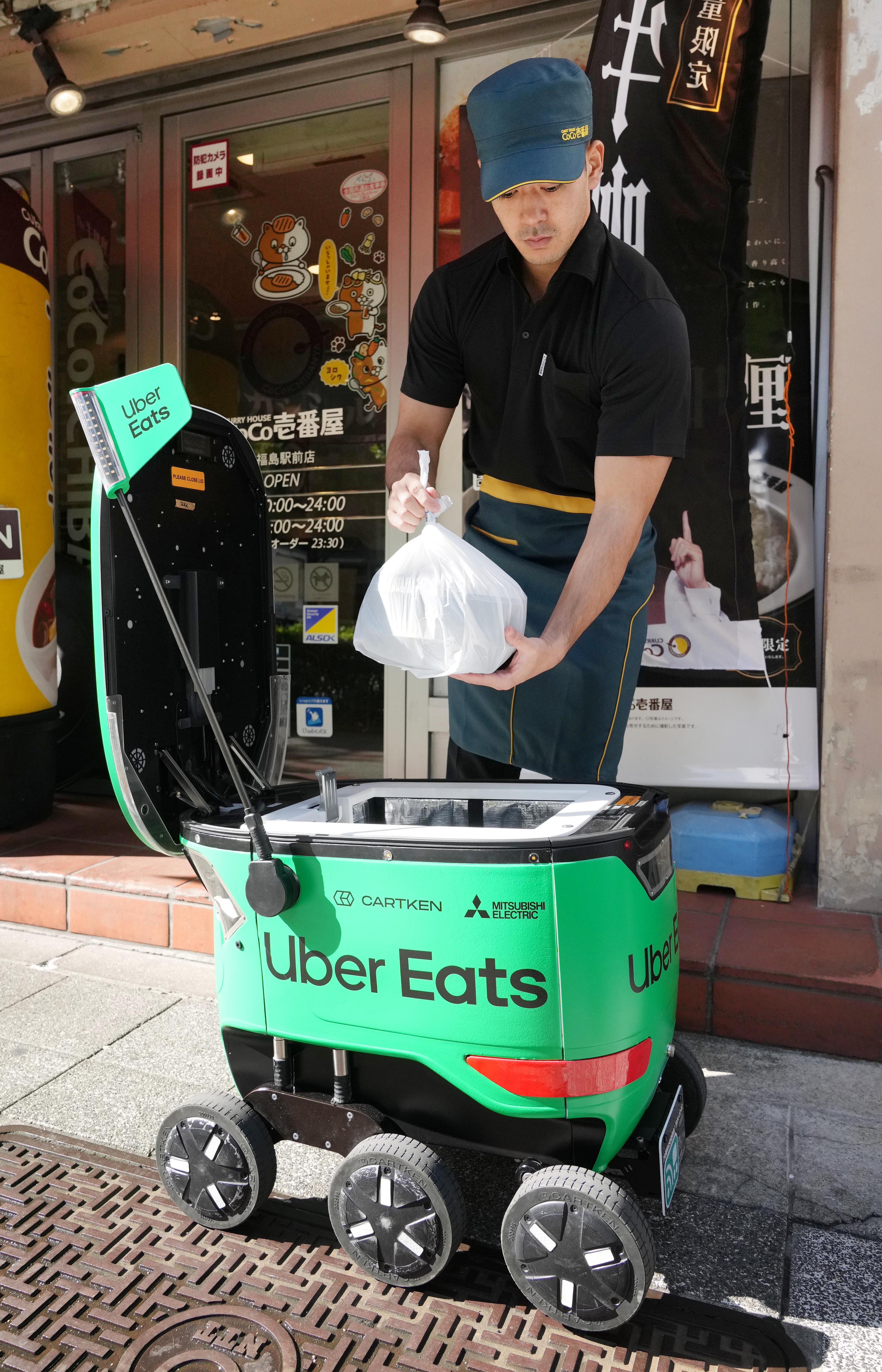 ウーパーイーツ 様のみ購入有効11月1日0:00購入特別お取り置きページ送料無料 動画】赤信号で停止、無事にお届け ウーバーイーツ、ロボット配送を