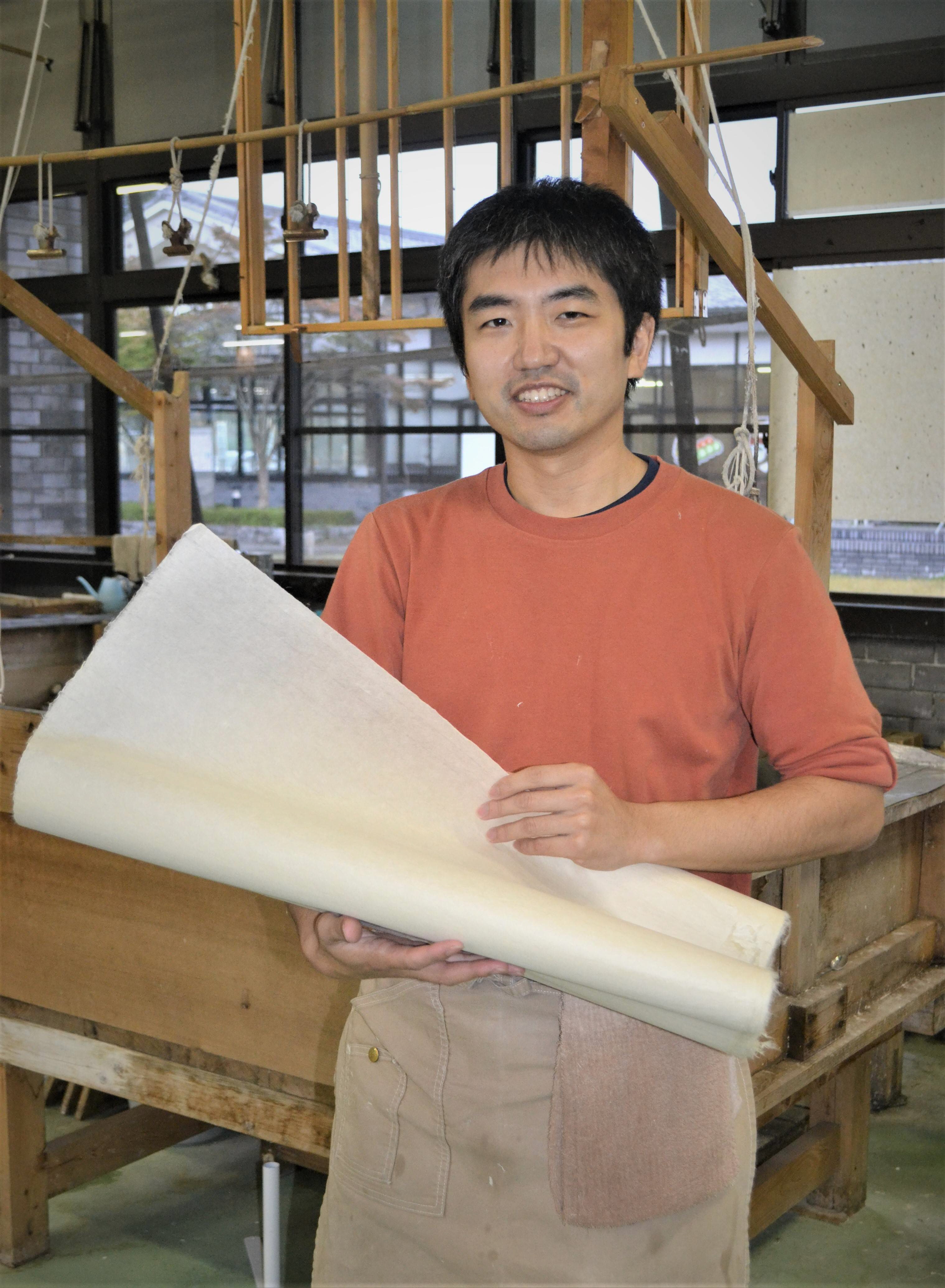 埼玉県伝統工芸士の素顔（上） 小川和紙（細川紙）の浅岡優索さん