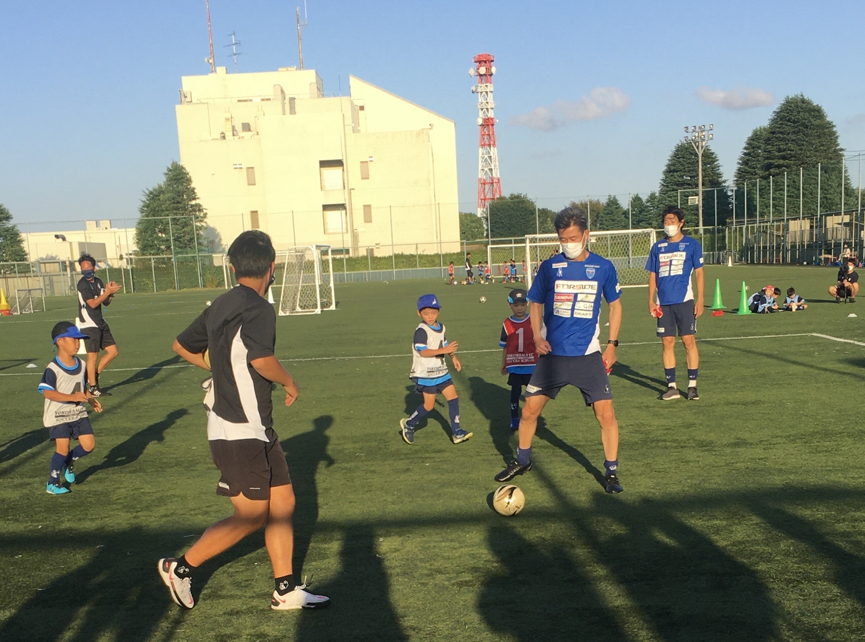 横浜ｆｃのカズがサッカースクールに参加 初心に戻った感じだ サンスポ