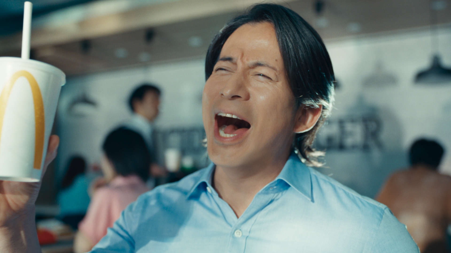 岡田准一、元V6の意地 マクドナルド「プレミアムローストアイス