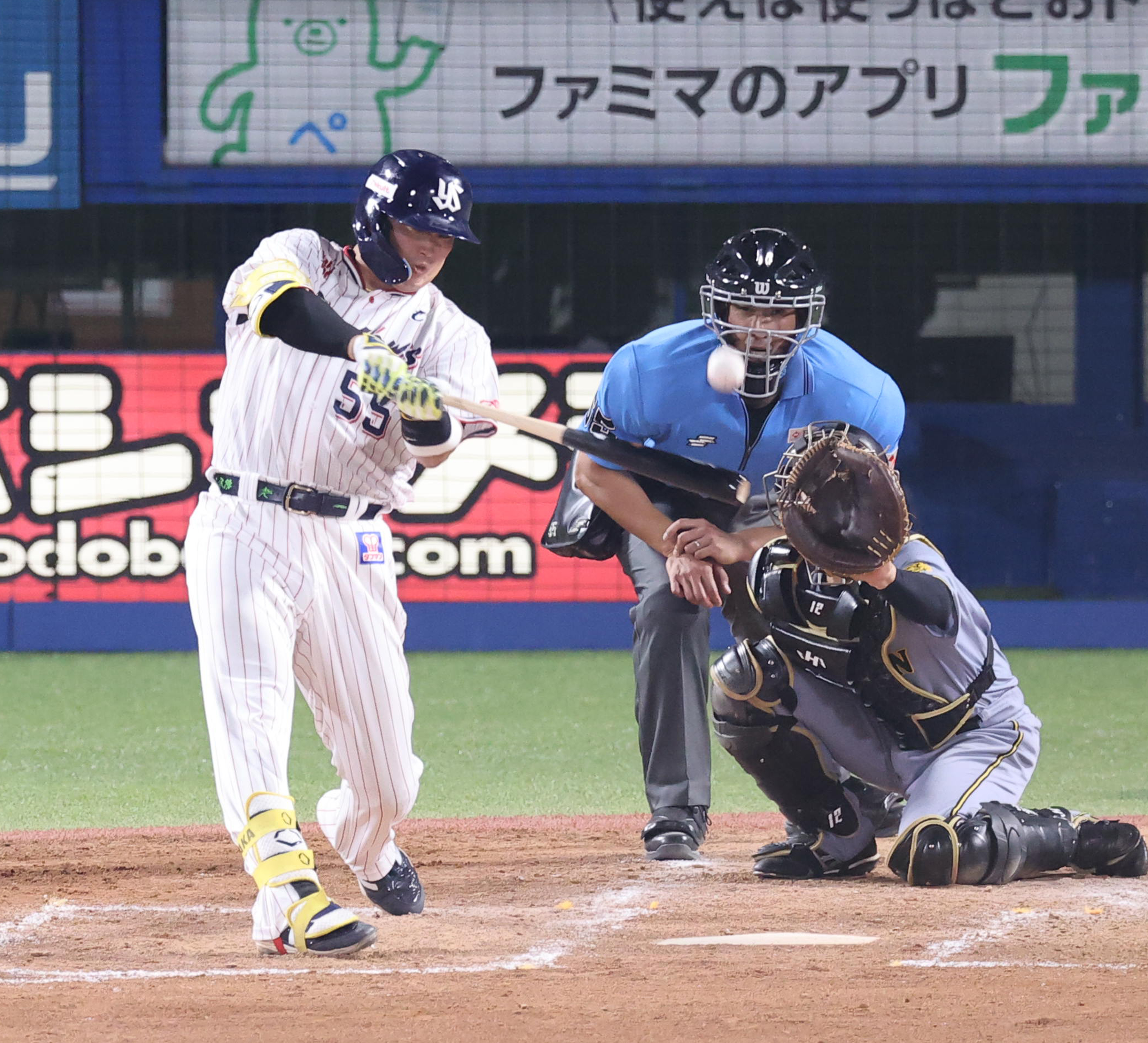 ヤクルト　村上宗隆　バット削りくず入り 必勝祈願　お守り ヤクルト 村上宗隆 バット削りくず入り 必勝祈願 お守り