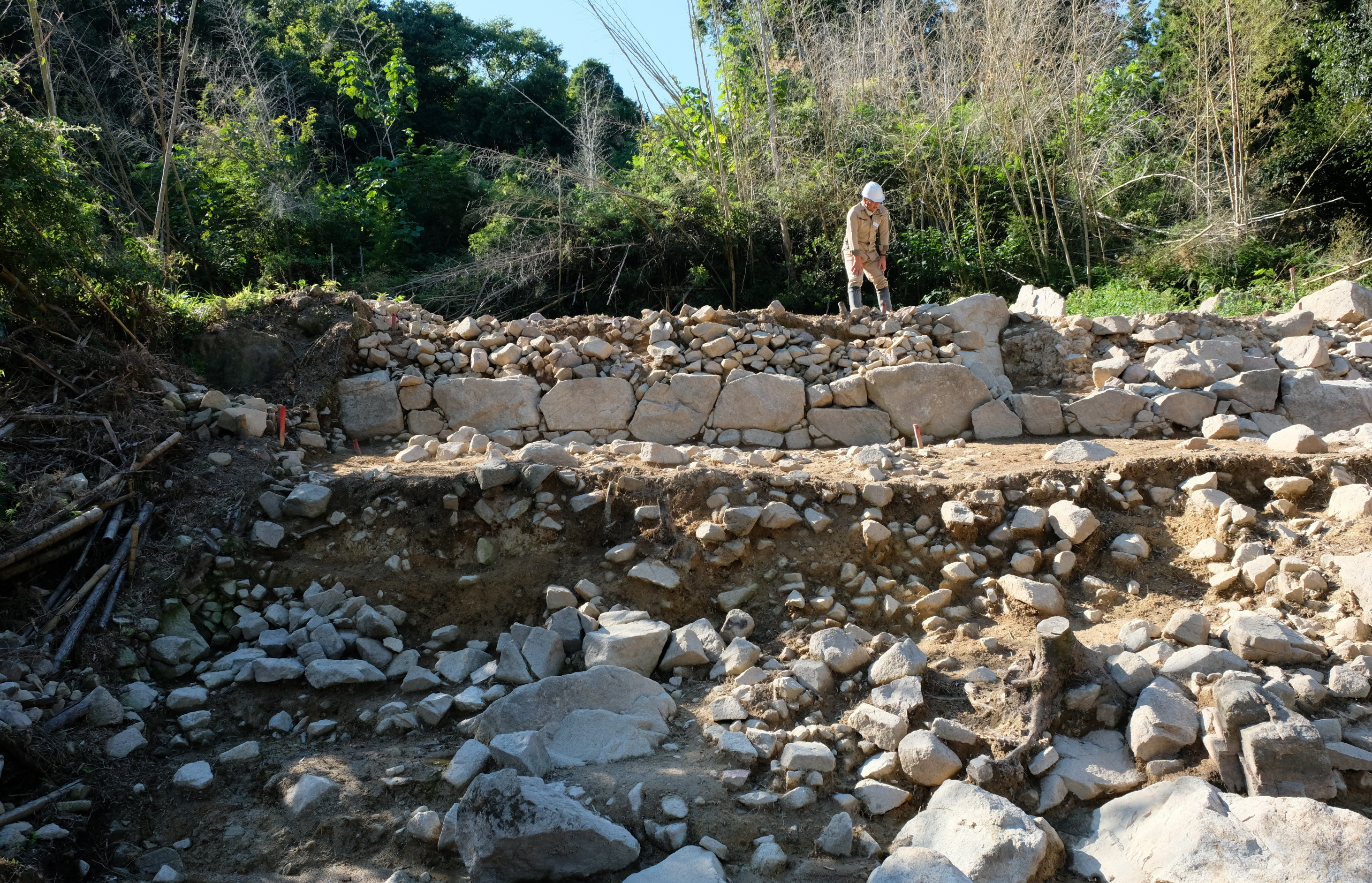 信長の安土城のルーツか 滋賀・阿弥陀寺遺跡で石垣見つかる - 産経ニュース