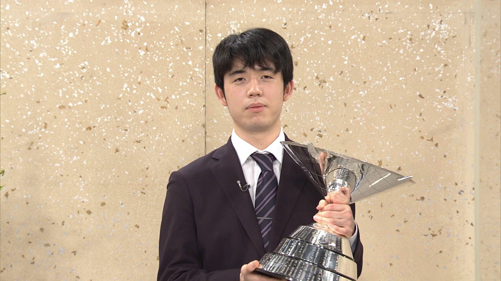 藤井五冠、NHK杯初優勝 一般棋戦「グランドスラム」達成 - 産経ニュース