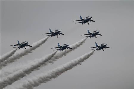 ブルーインパルスが曲技飛行を披露 入間航空祭２０１９ サンスポ