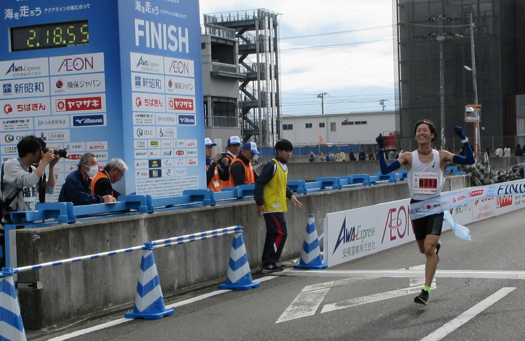 東京湾の景色楽しみながら健脚競う 市民ランナー1万7千人 ちばアクア