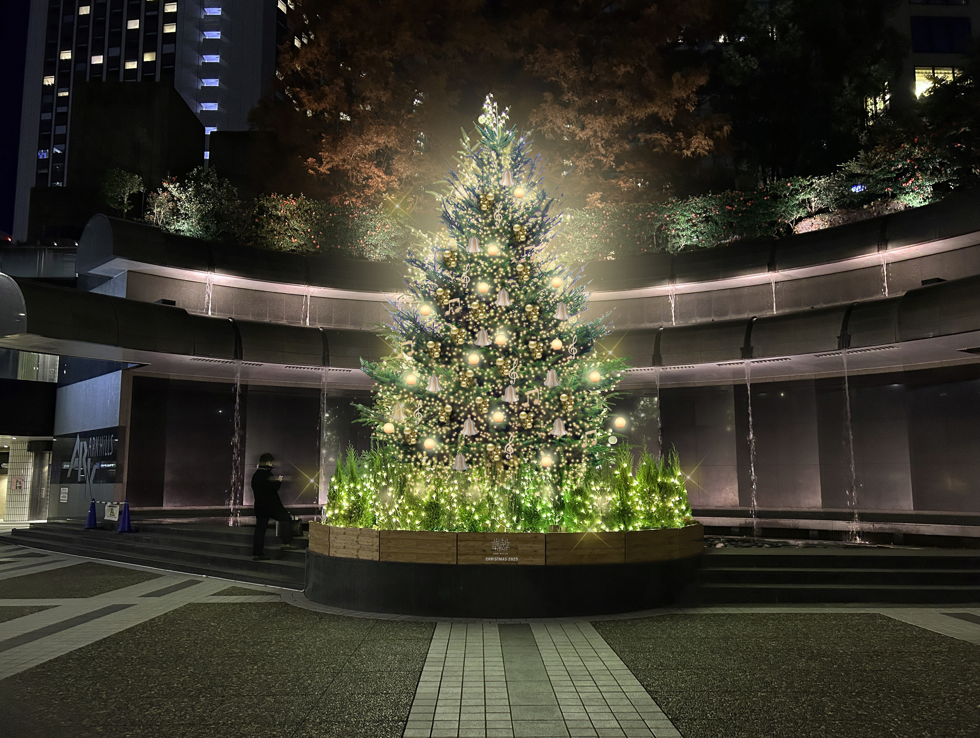 2025年アークヒルズのクリスマスに“音楽”をテーマにしたツリーが登場