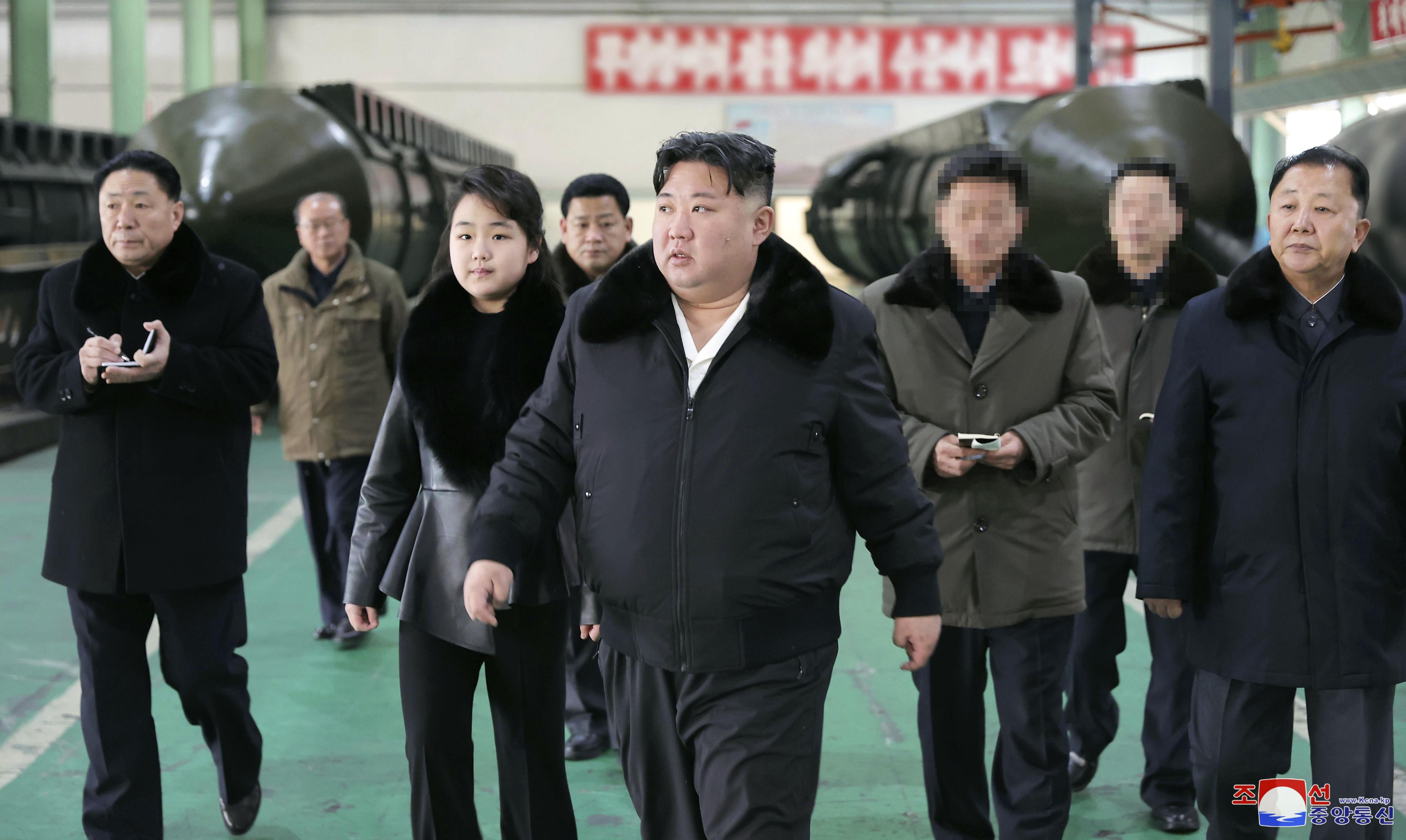 フォト】金正恩氏、火星18発射車両視察「飛躍的な成果を上げ