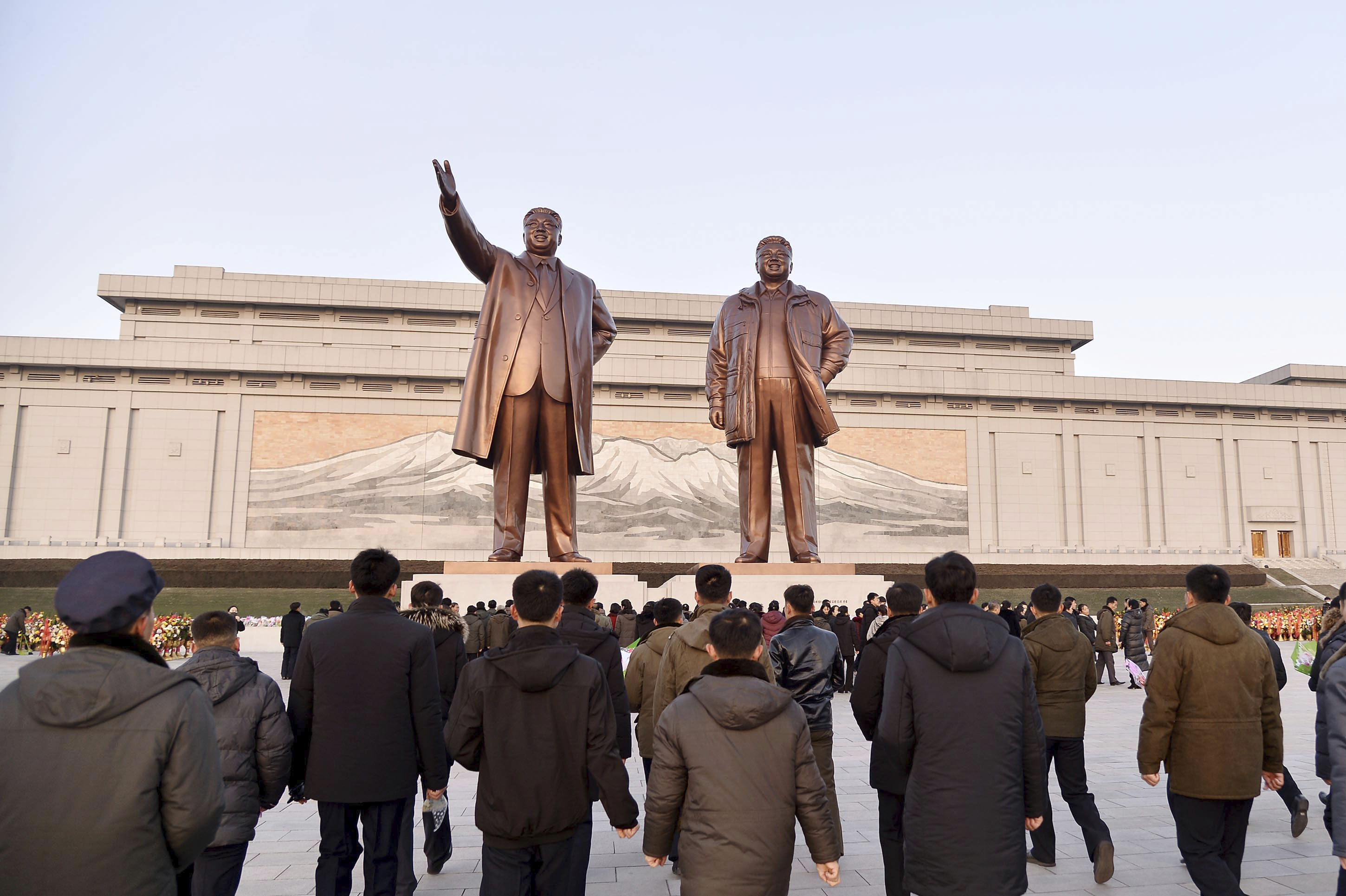 金正恩氏が太陽宮殿を訪問 金正日氏死去から13年で 命日に当たる17日に