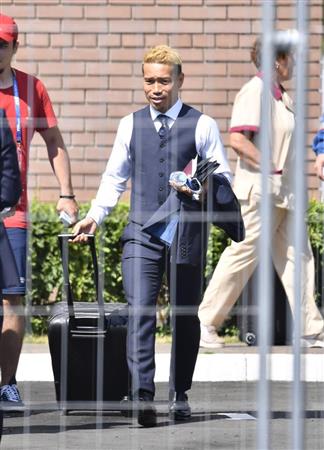 長友 僕みたいなおっさんがずっと出ていたらダメ 強い若手が出てこないと ｗ杯 イザ