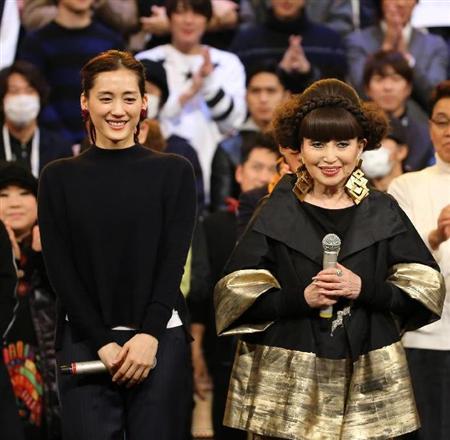 司会陣は奔放すぎ 綾瀬はるか 黒柳徹子 らしさ全開天然対決 紅白 サンスポ