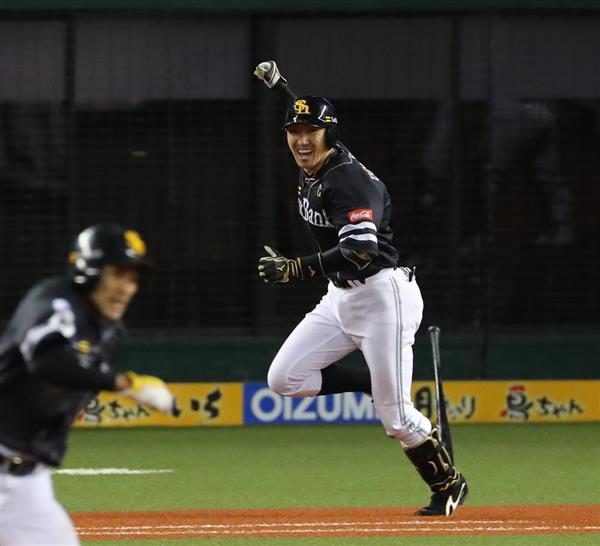 超希少アンダーシャツ ソフトバンク時代の内川選手 プロ野球】ソフトバンクの内川、史上51人目の2000本安打達成