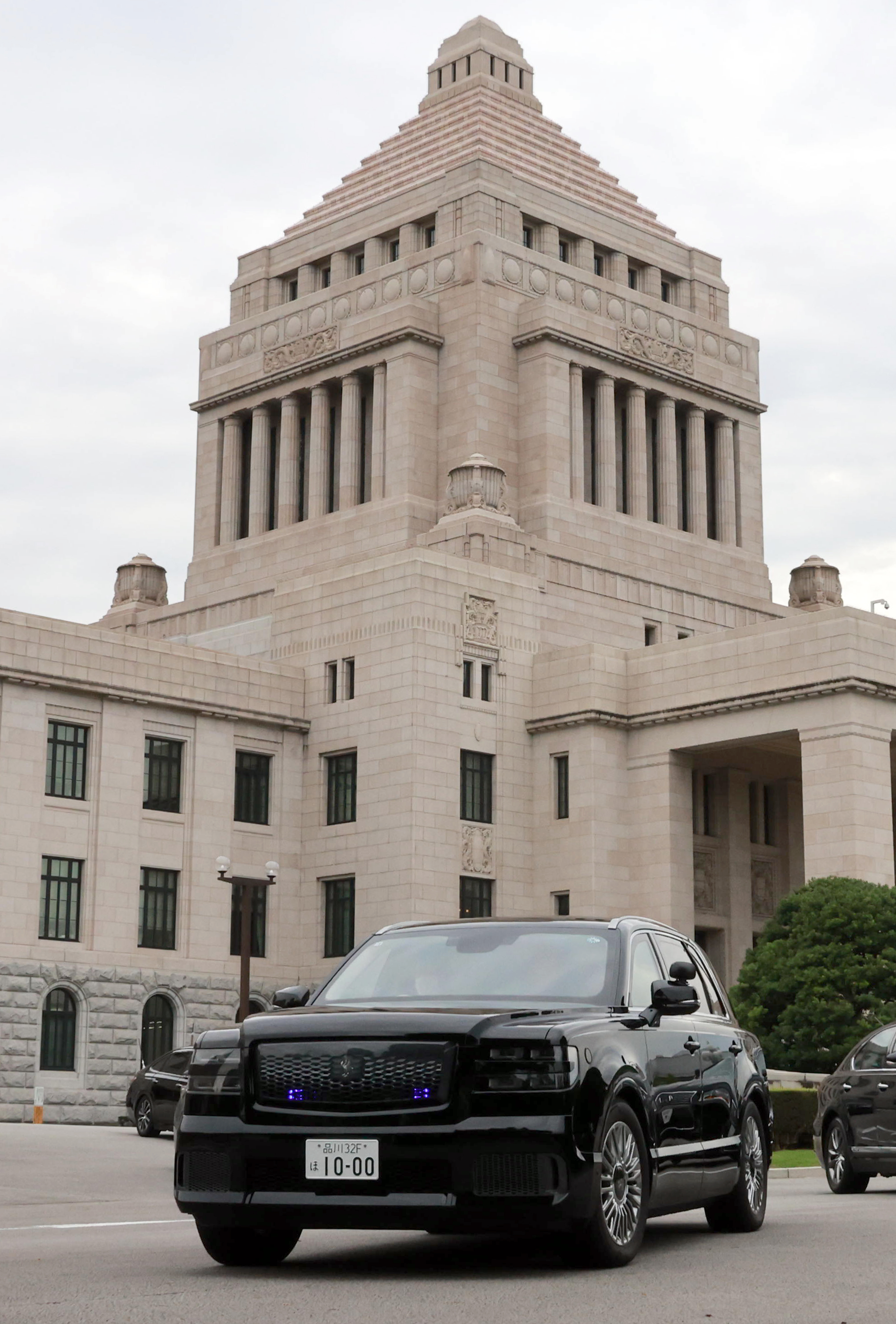 首相専用車、SUVに新調 トヨタの最高級ブランド「センチュリー」新型