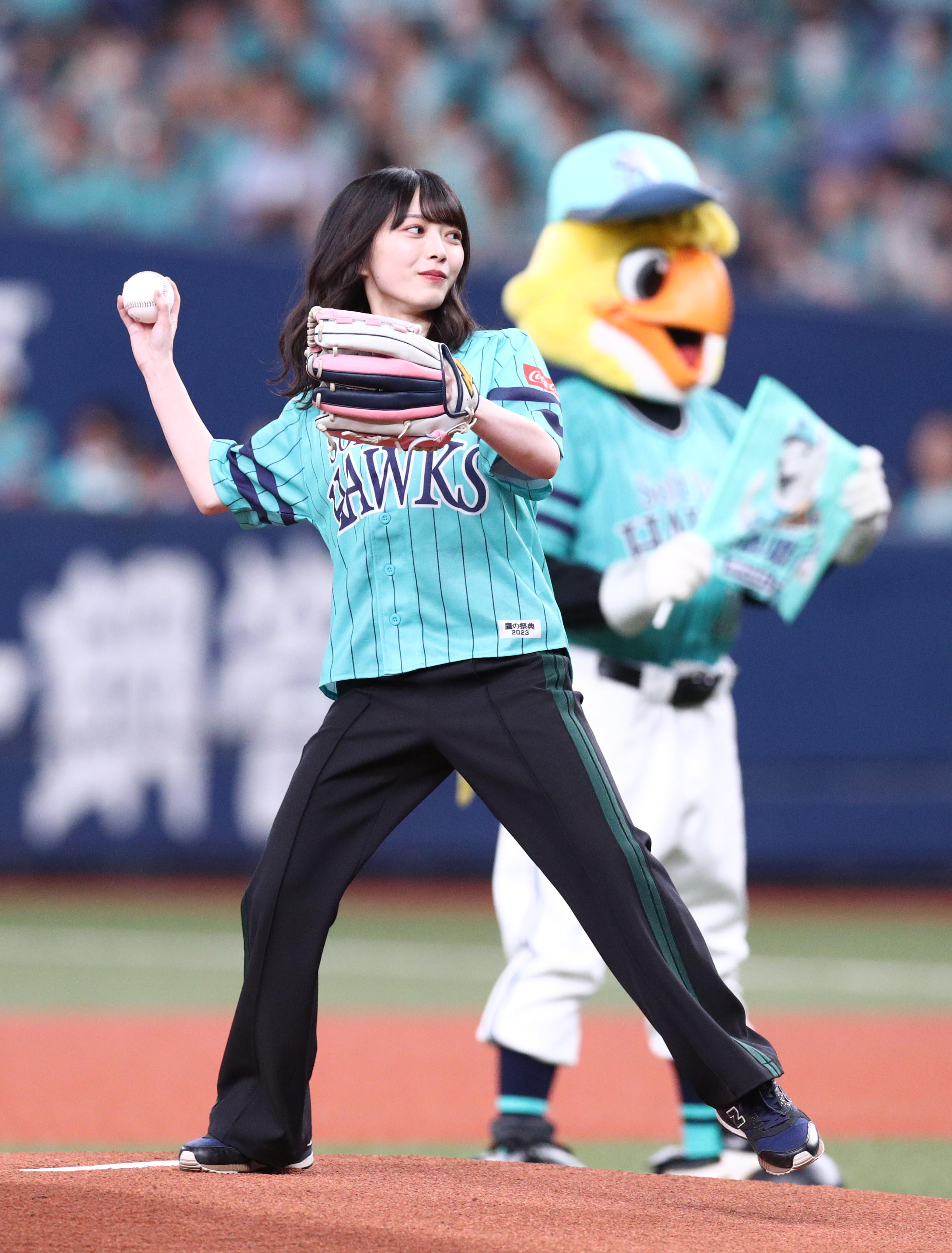 【櫻坂46 森田ひかる】鷹の祭典2023 始球式 記念カスタムユニフォーム 櫻坂46森田ひかる、バースデー始球式「ことし一番、ライブよりも緊張