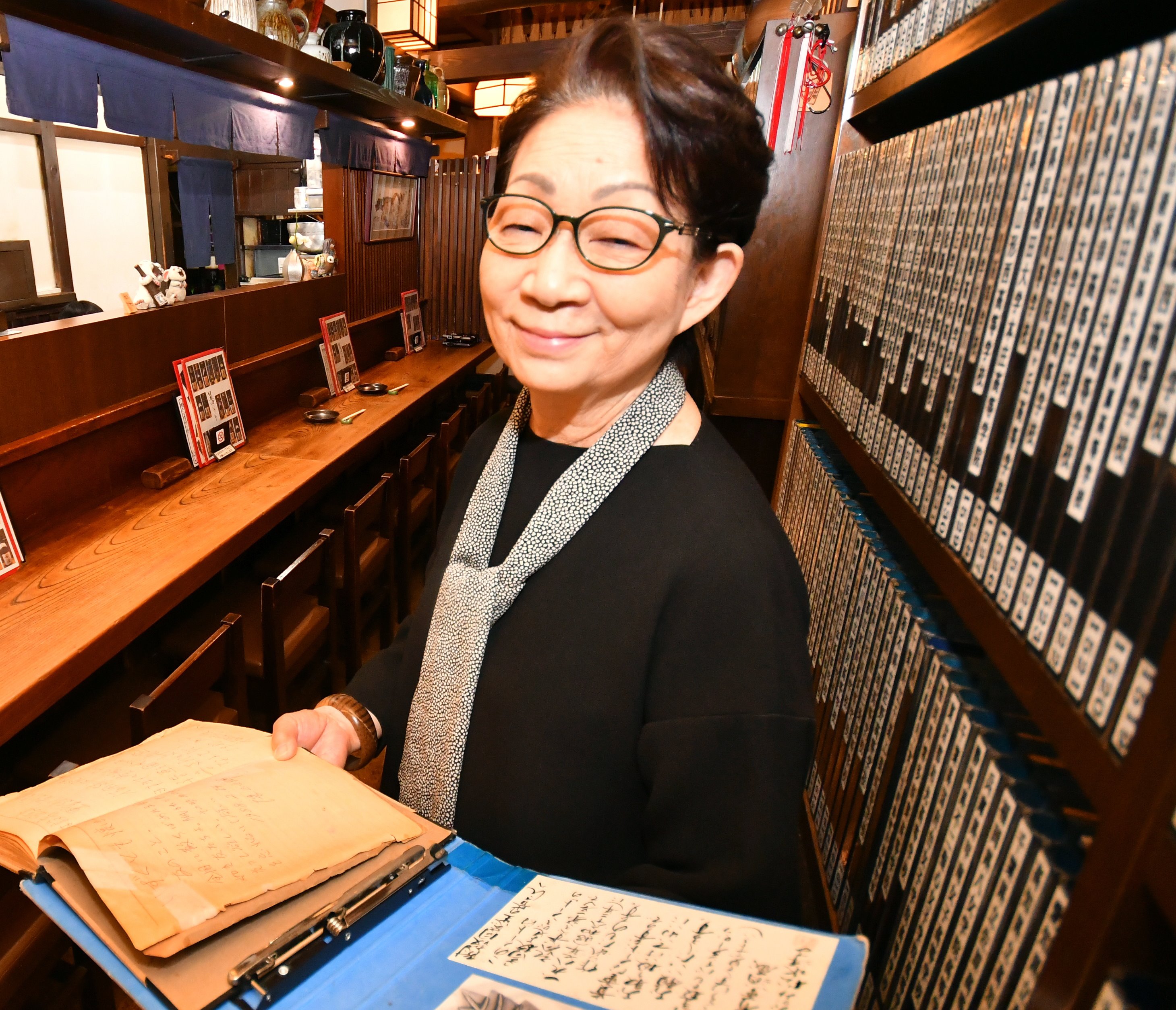 ＴＯＫＹＯまち・ひと物語】ノートに込める青春への思い 居酒屋「有薫酒蔵」おかみ・松永洋子さん - 産経ニュース