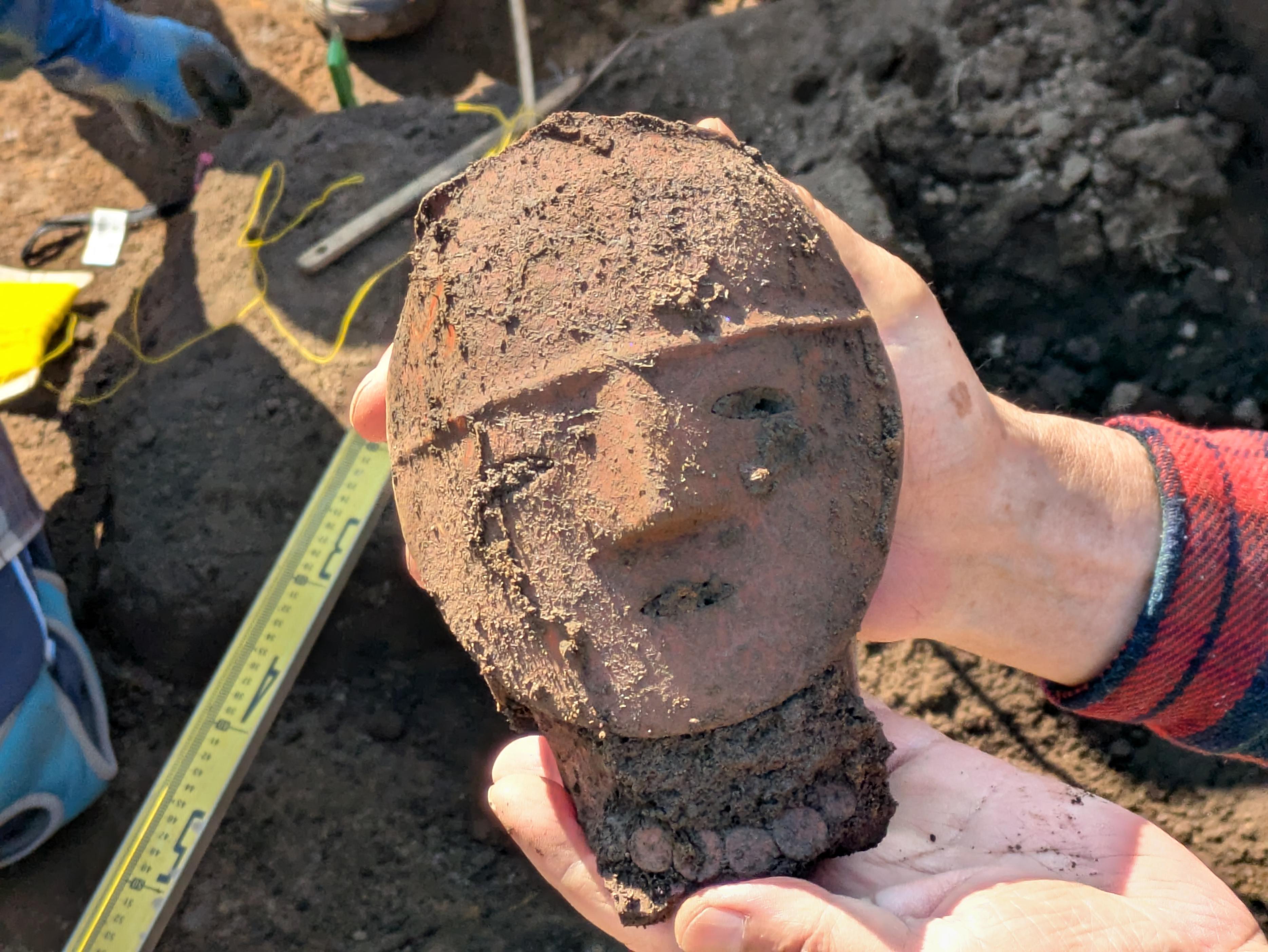 巫女の埴輪」出土 埼玉の生出塚遺跡で30年ぶりに窯跡3基発見、粘土採掘