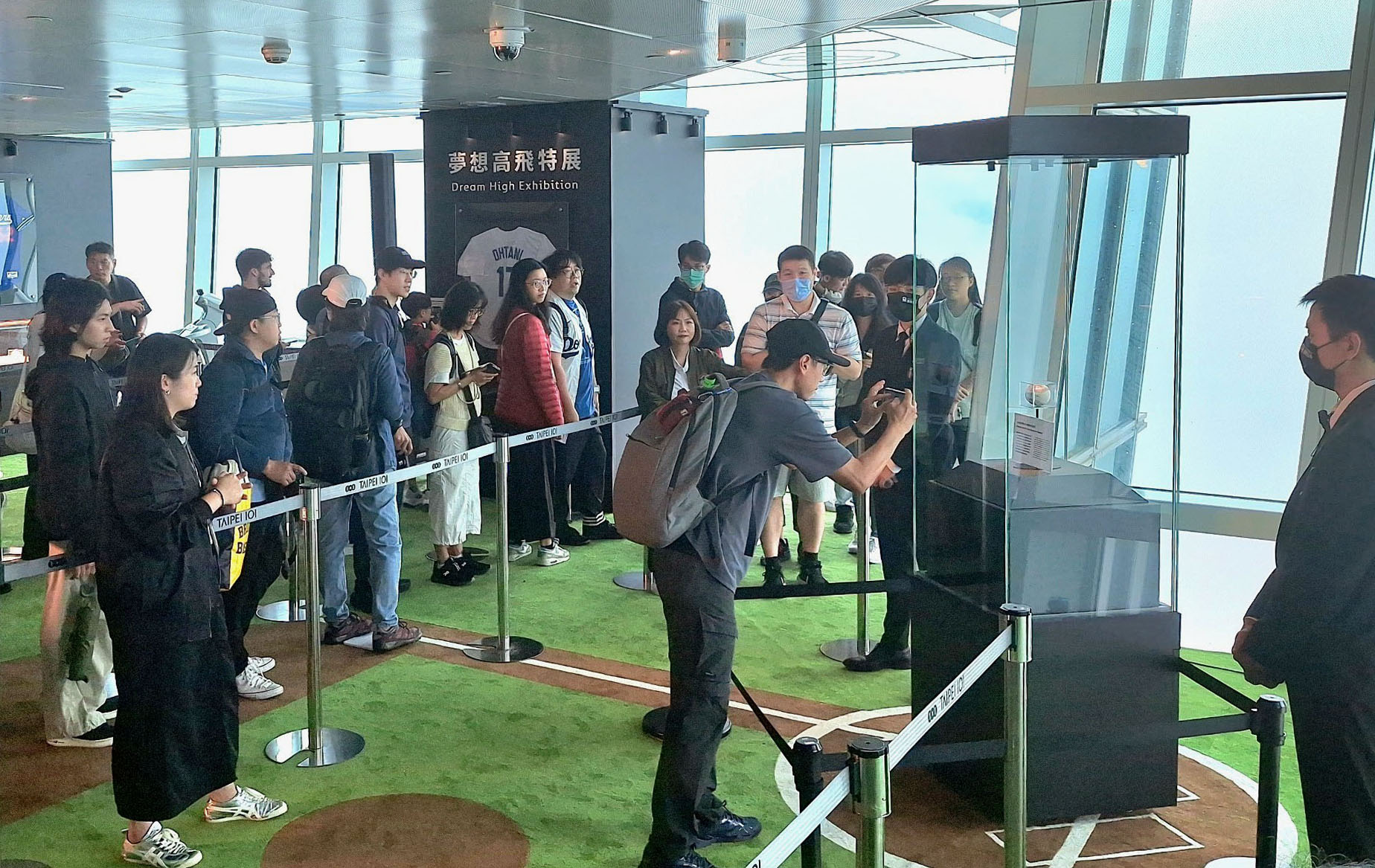 台北101タワー 大谷翔平50号ホームラン限定クッキー 日台友好】大谷翔平選手のホームラン50号ボールは台湾のランド
