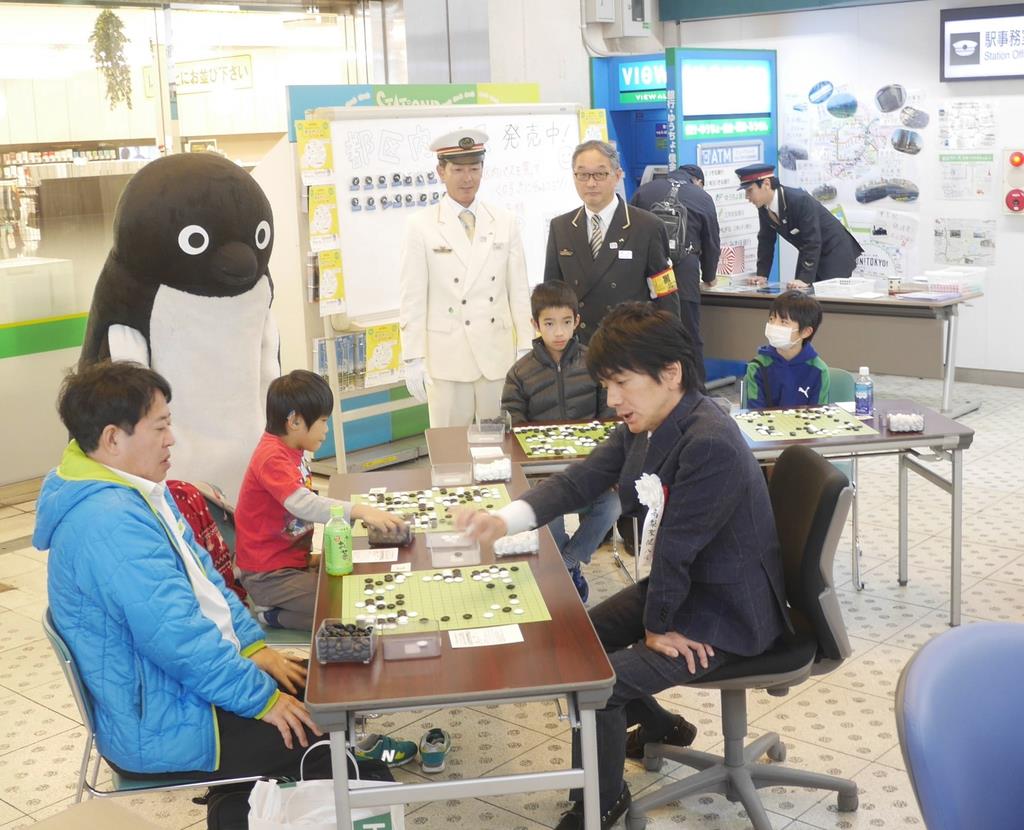 ｓｕｉｃａペンギンも応援 ｊｒ市ケ谷駅構内で囲碁 イザ