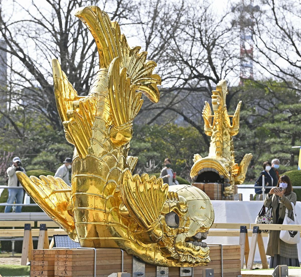 名古屋城に金しゃち戻る 地上展示終了 ヘリで搬送 産経ニュース