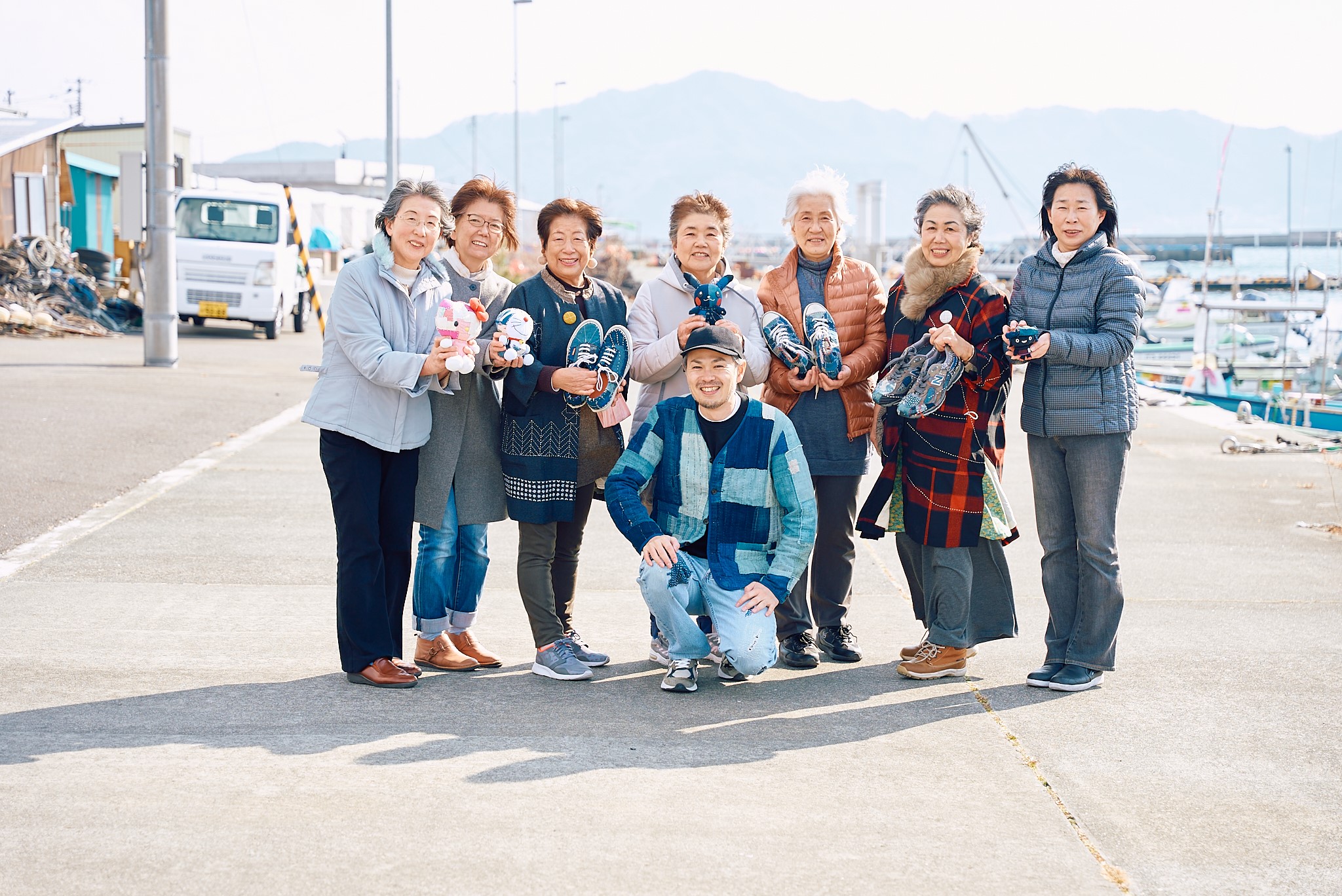 復興支援の内職が世界の人気手芸に飛躍 上は80代「ギャル」が