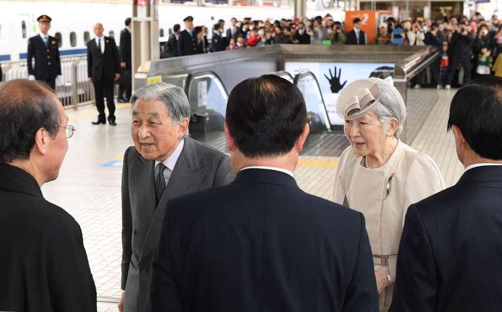 最後のお姿…京都駅で多くの人が出迎え 両陛下最後の行幸啓