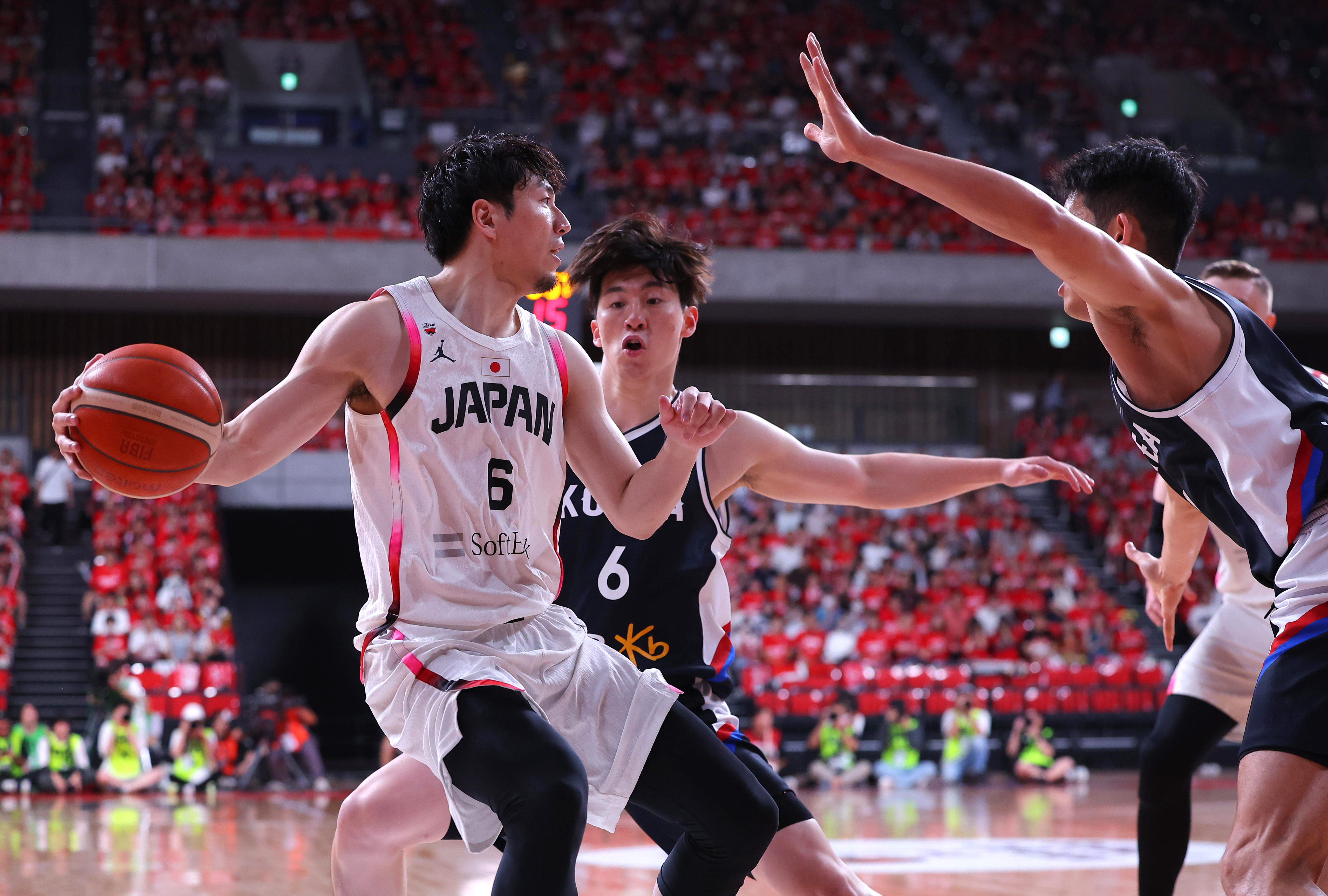 比江島慎　３点セット 3P連発の比江島慎、得点後ポーズが日米話題 