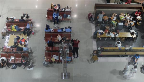 台風21号・関空ルポ】轟音、停電、携帯つながらず…まさかの孤立