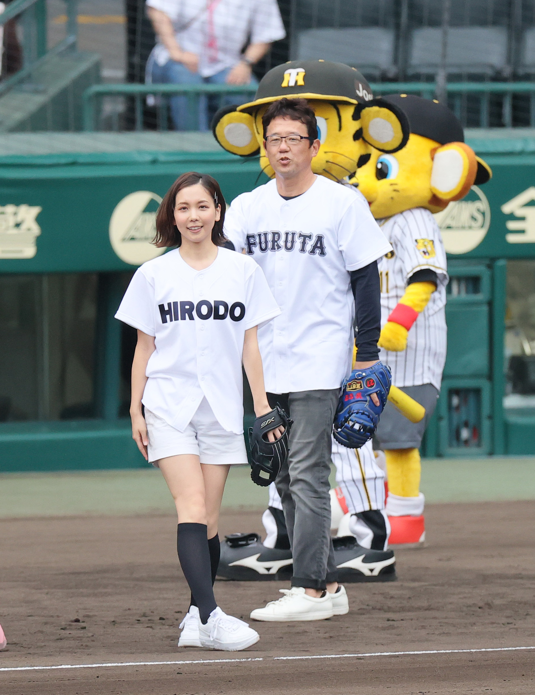 フォトギャラリー付き ａｂｃテレビ ヒロド歩美アナ 甲子園で投球 古田敦也氏は梅野にエール 支柱になれる サンスポ