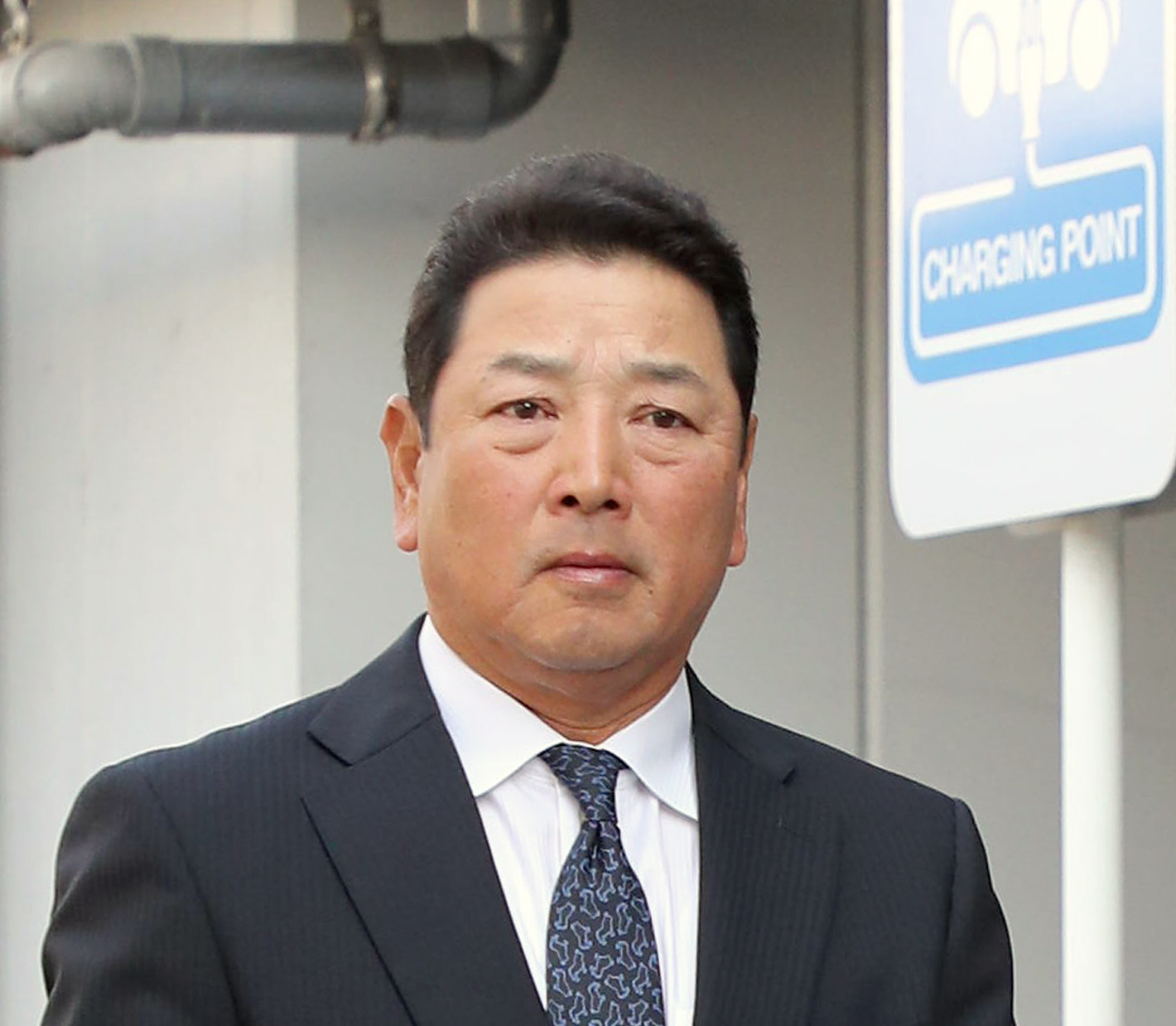 巨人・吉村編成本部長、電撃退団のオドーアについて「契約の中に全て１軍で試合に出すという確約はなかった」 - サンスポ