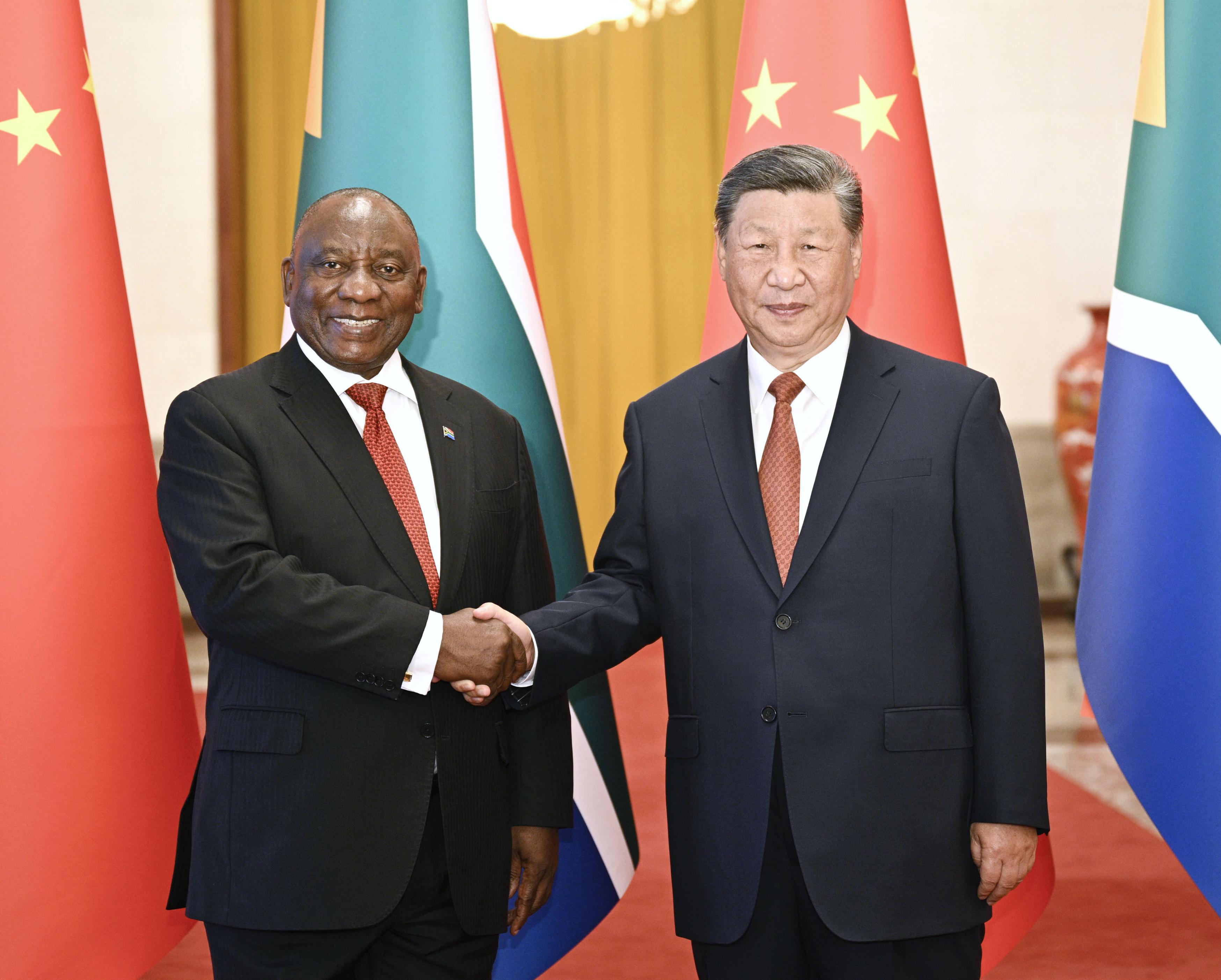 中国がアフリカの大統領府を作った ソファに「龍」の彫刻 OECD加盟国
