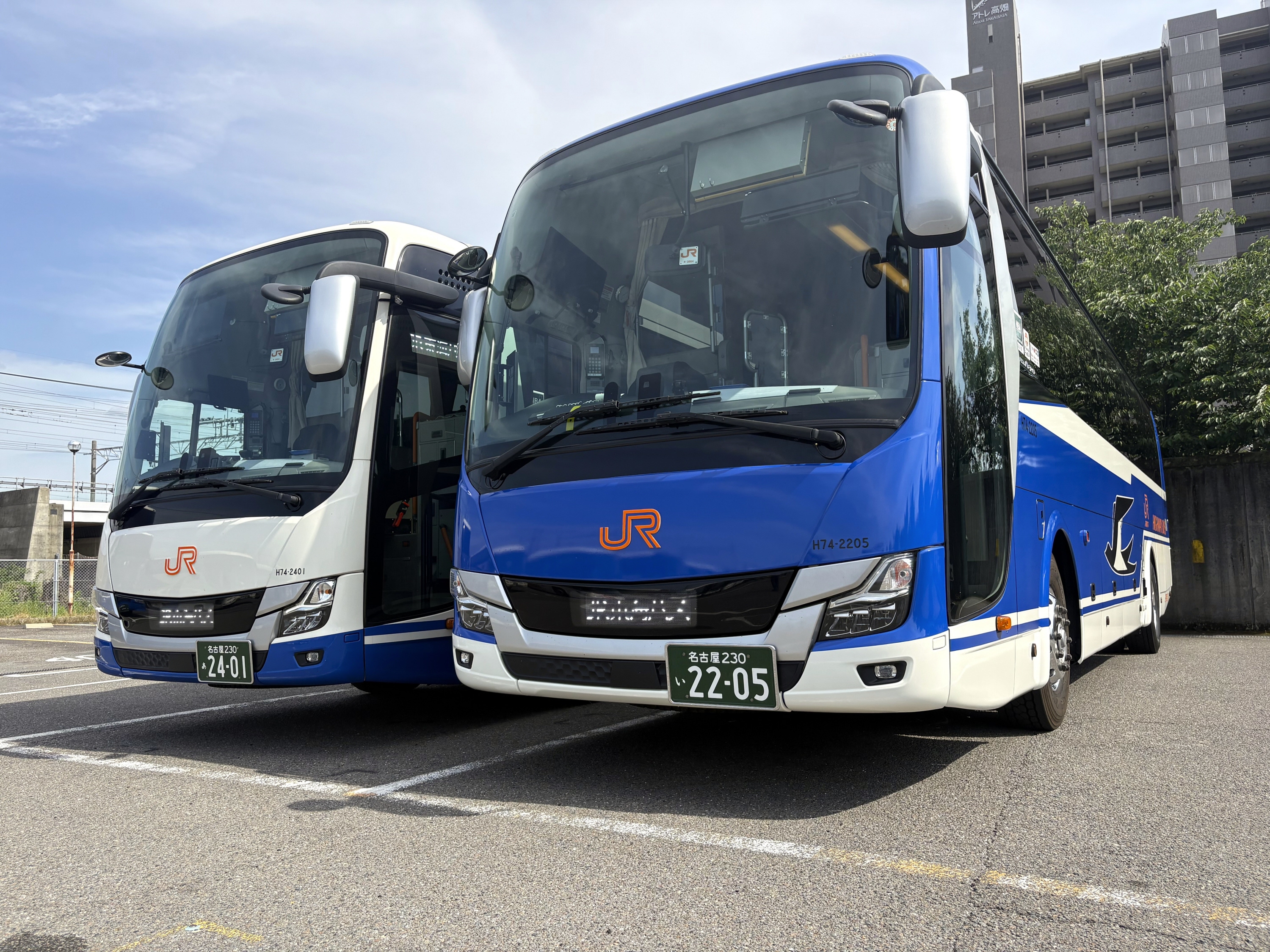 いつものバスとひと味違う 反転塗装の「リバース」が人気 JR東海バス