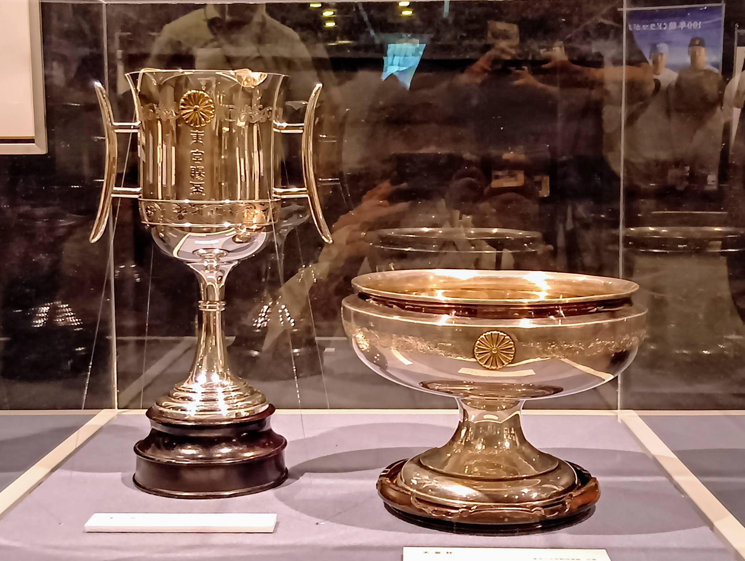 東宮賜杯が82年ぶりにお目見え、長嶋茂雄さん新記録バットも「東京六